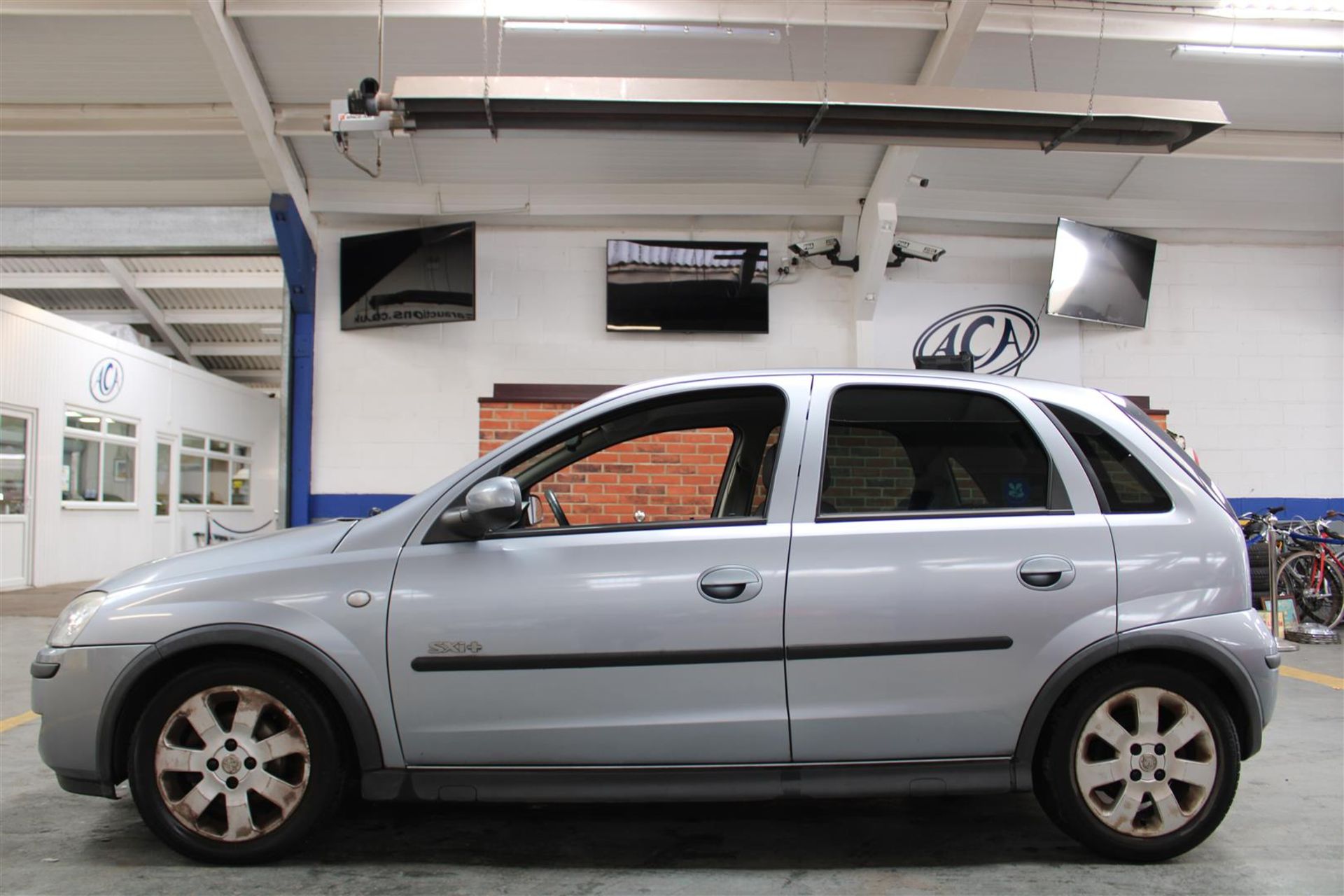 06 06 Vauxhall Corsa SXI + - Image 6 of 29