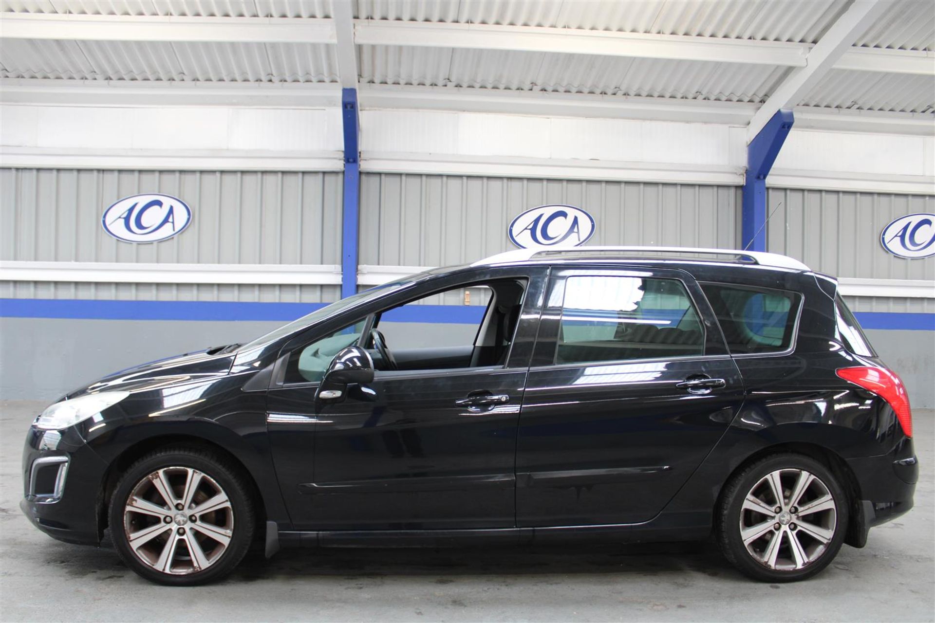 61 11 Peugeot 308 Active SW E-HDI - Image 2 of 32