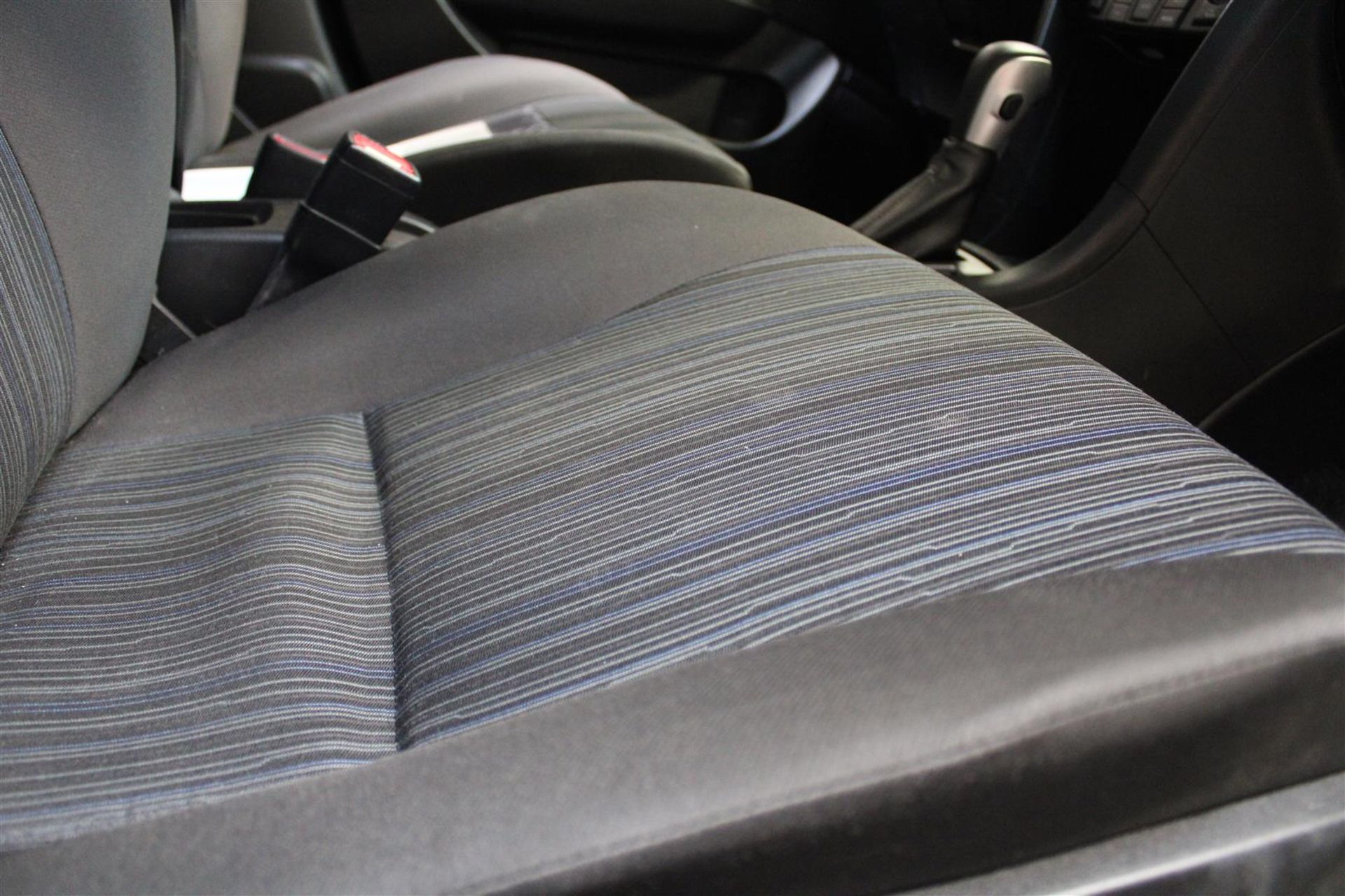 63 13 Suzuki Swift SZ4 Auto - Image 25 of 33