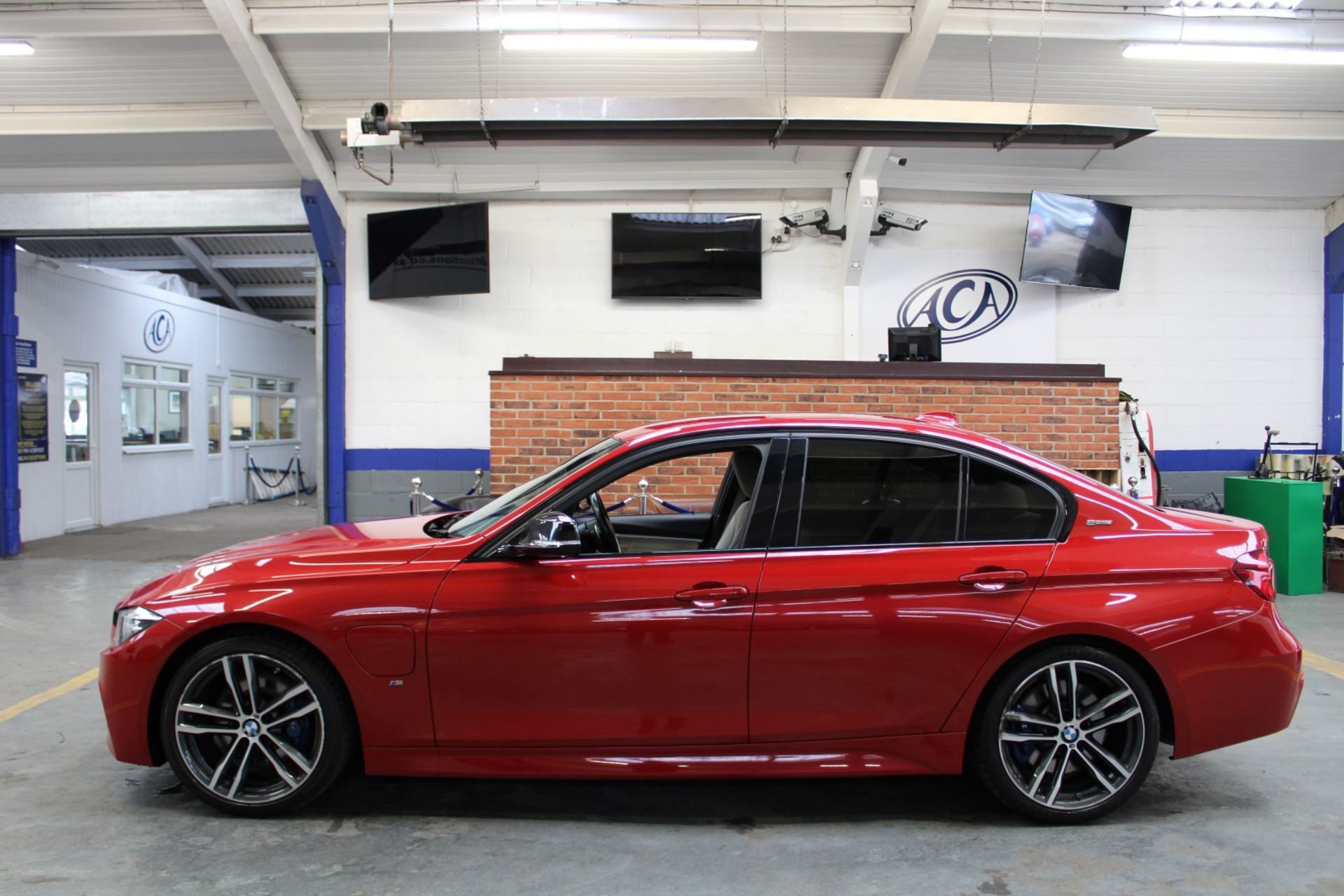 67 17 BMW 330 E M Sport Shadow Edt - Image 2 of 38