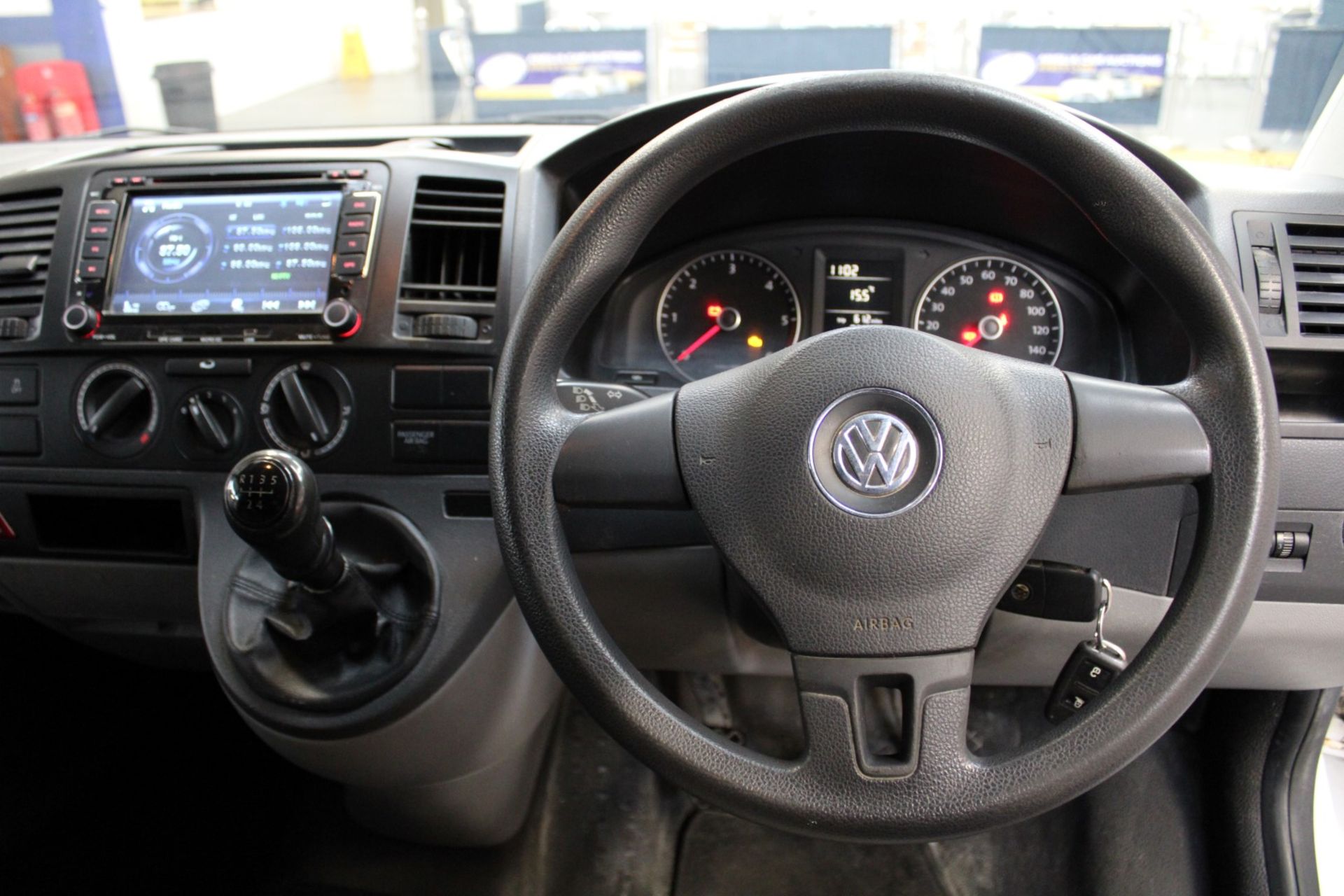 11 11 VW Transporter T28 84 TDI SWB - Image 25 of 46