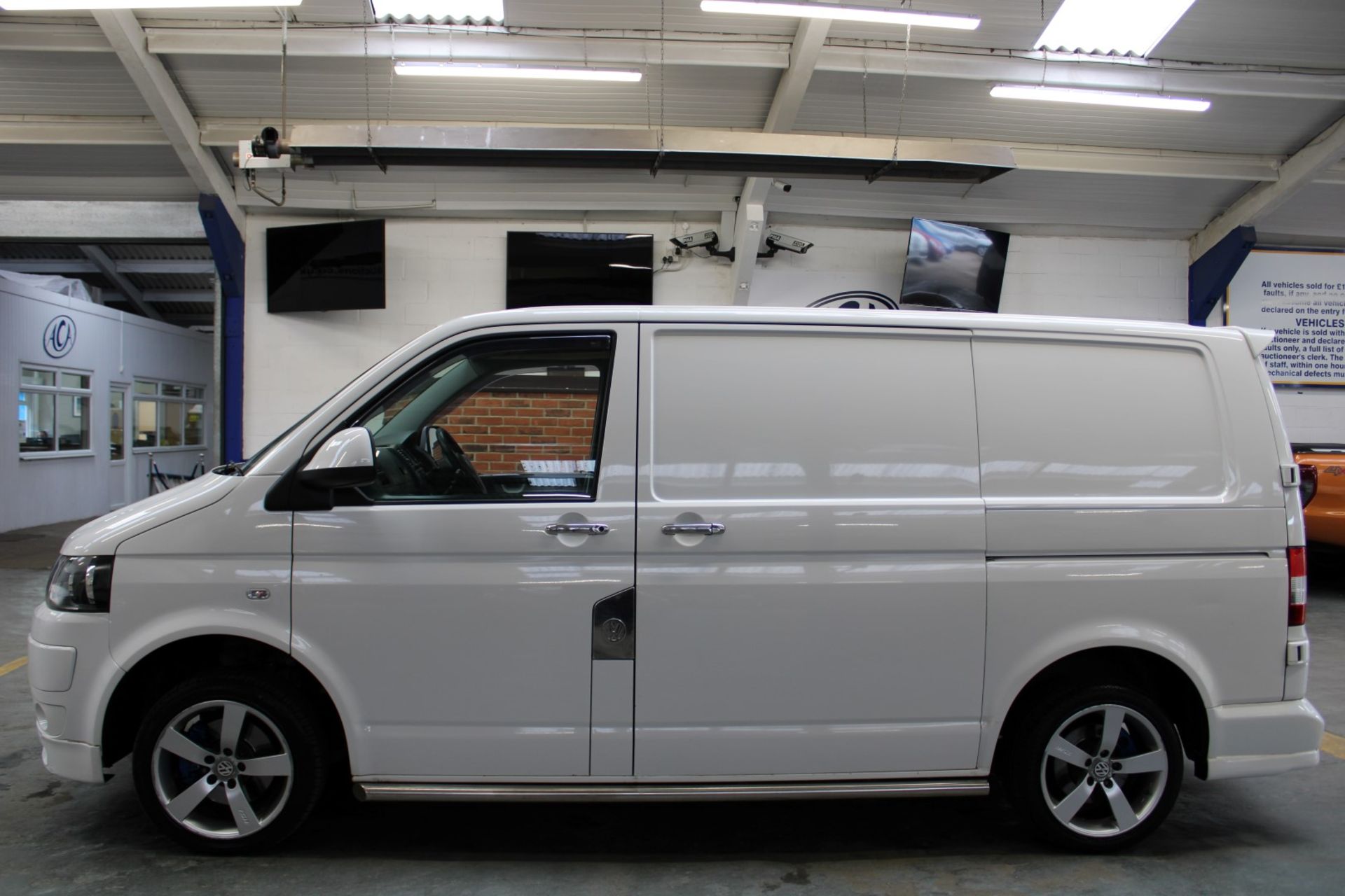 11 11 VW Transporter T28 84 TDI SWB - Image 2 of 46