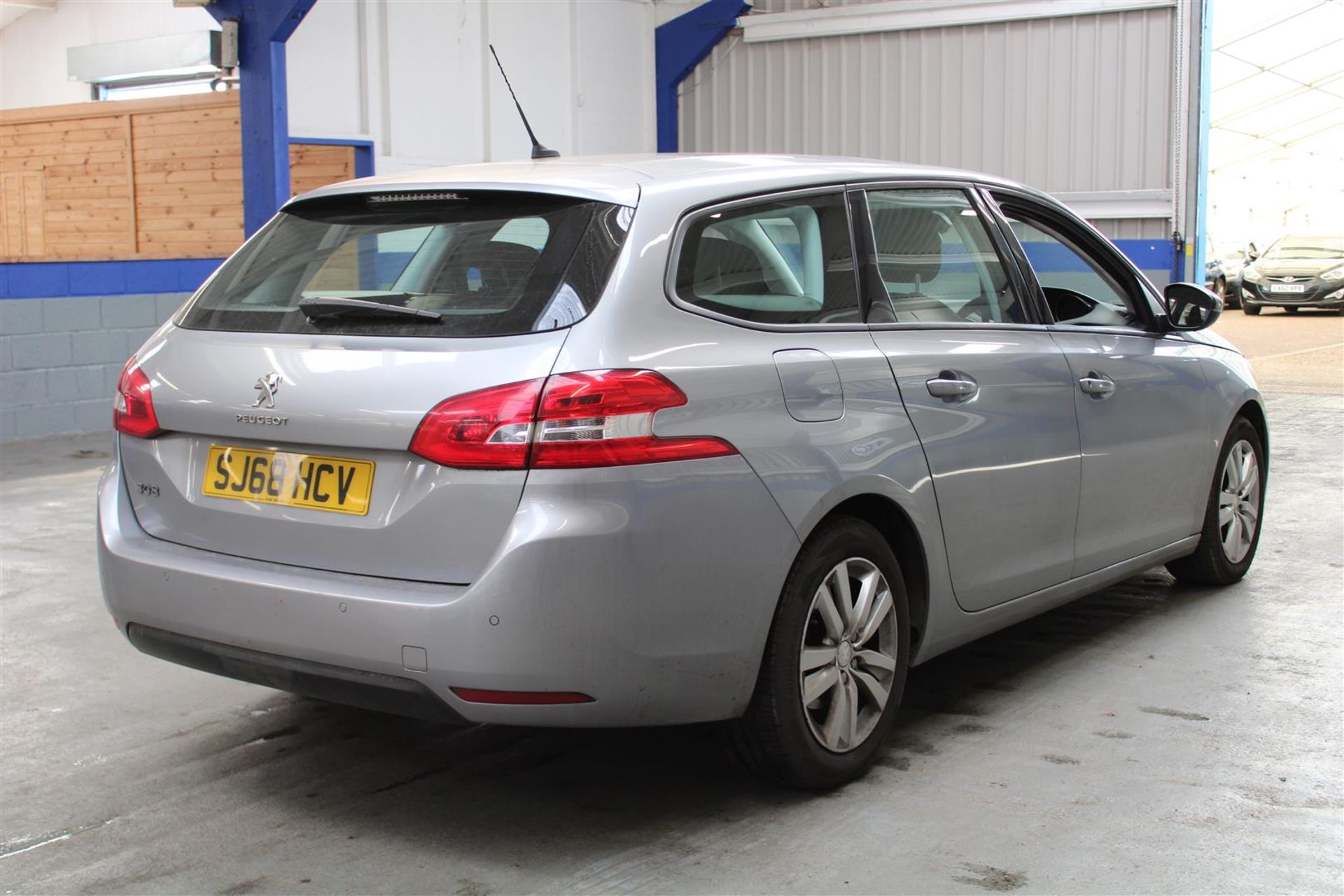 68 18 Peugeot 308 Active SW Blue - Image 5 of 31