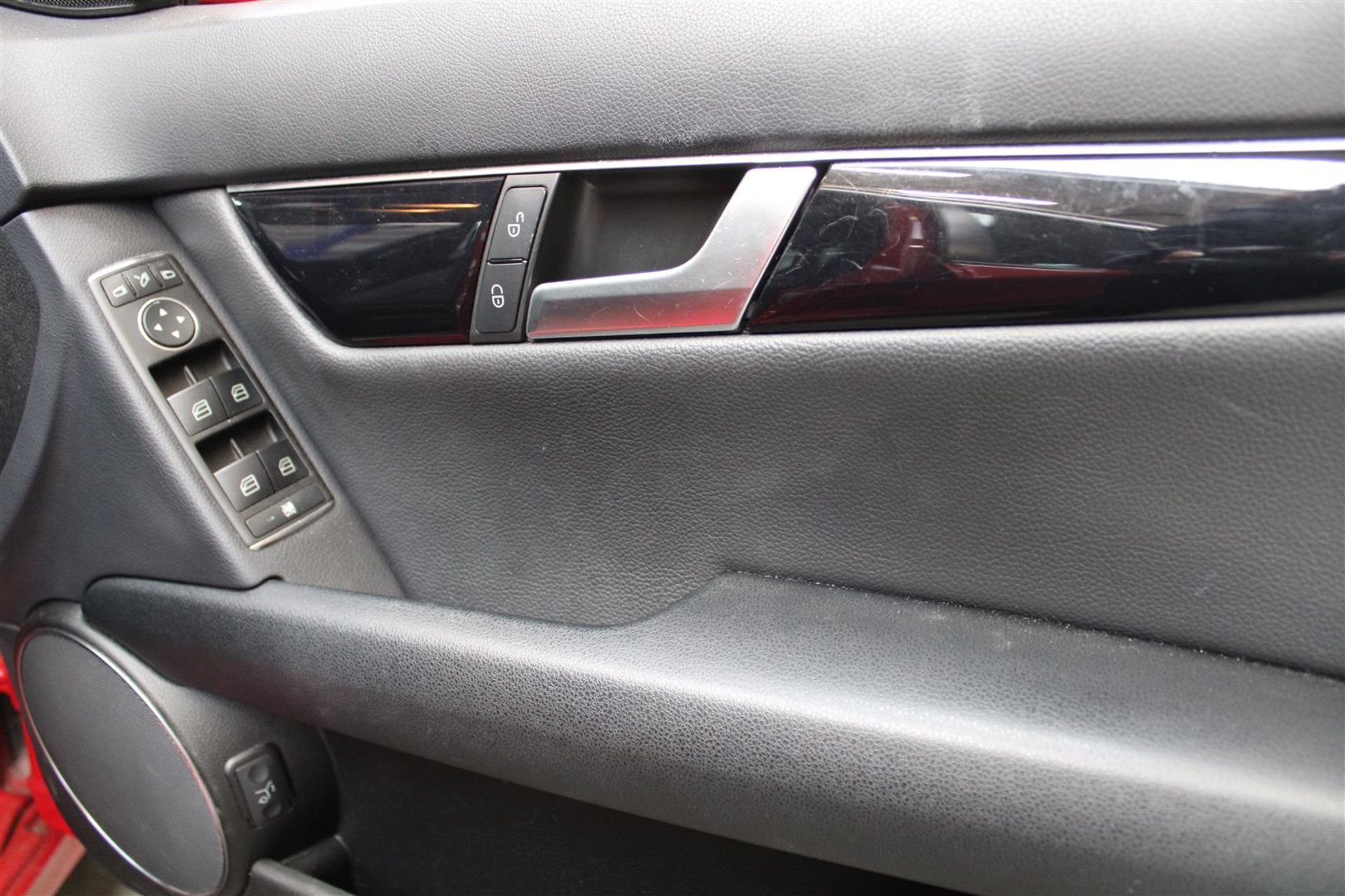 14 14 Mercedes C220 CDI Executive SE - Image 26 of 32