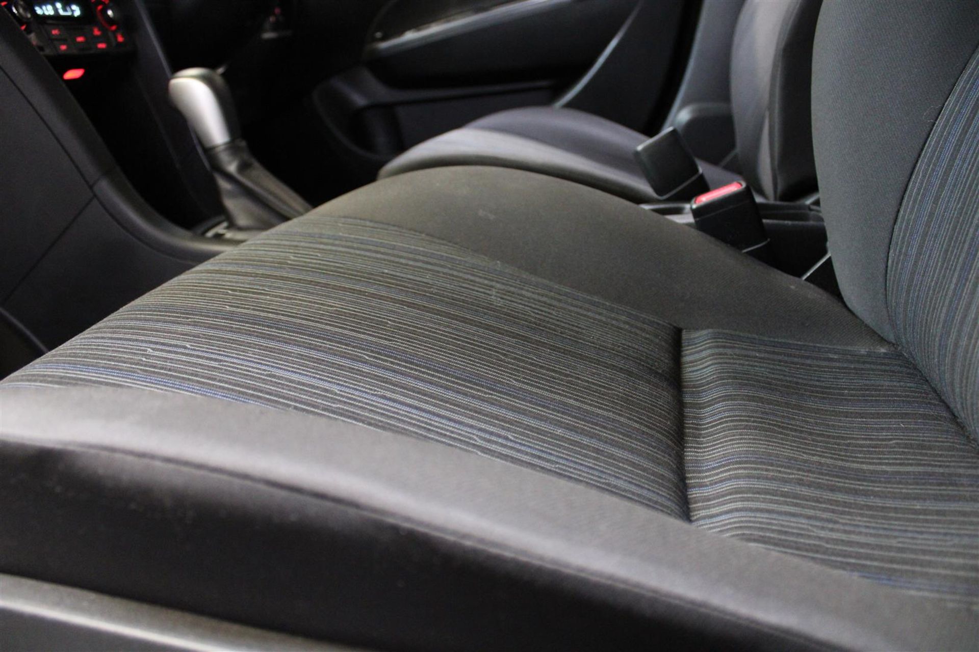 63 13 Suzuki Swift SZ4 Auto - Image 17 of 33