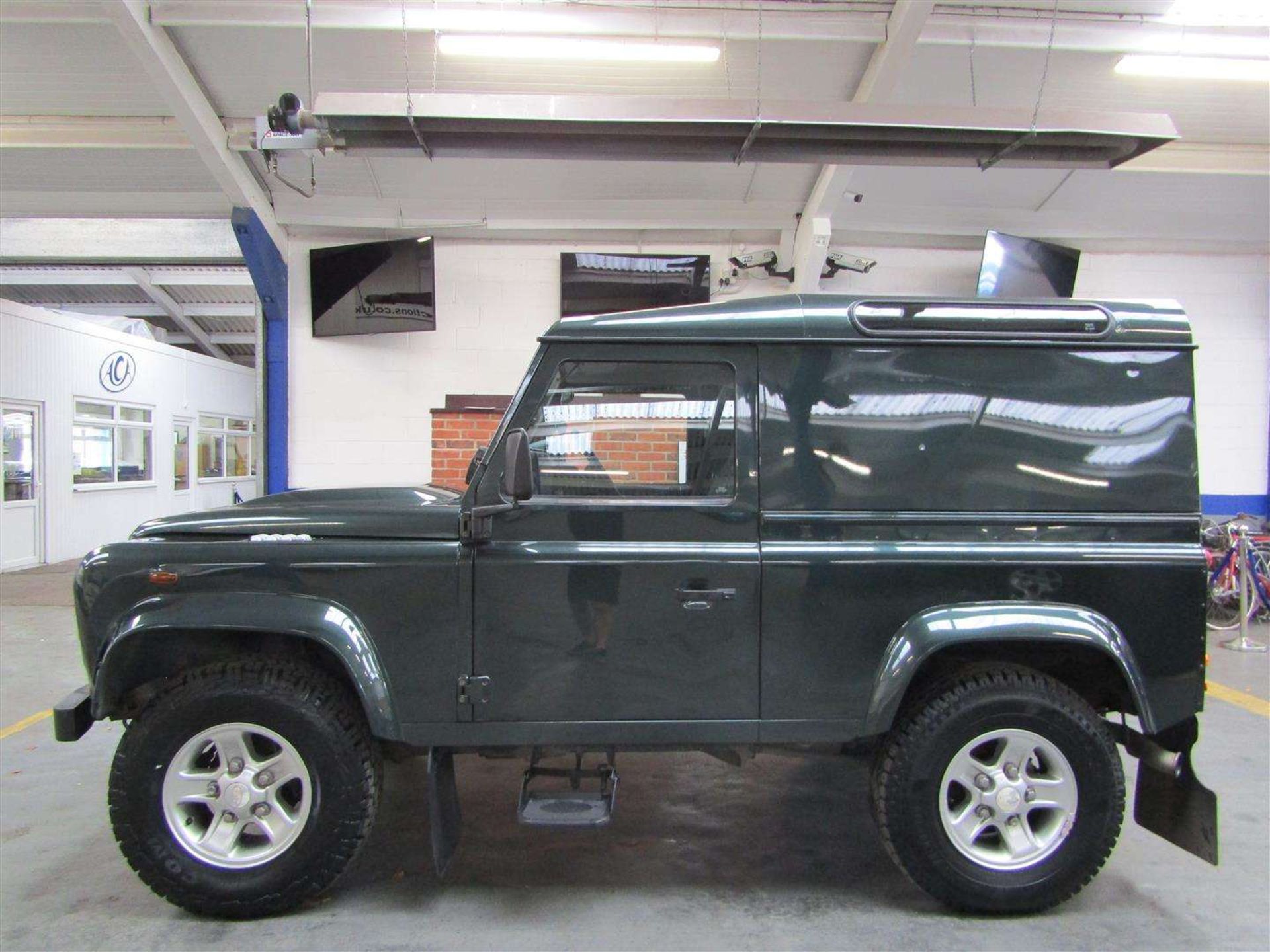 2009 L/ROVER DEFENDER 90 COUNTY HT - Image 2 of 24