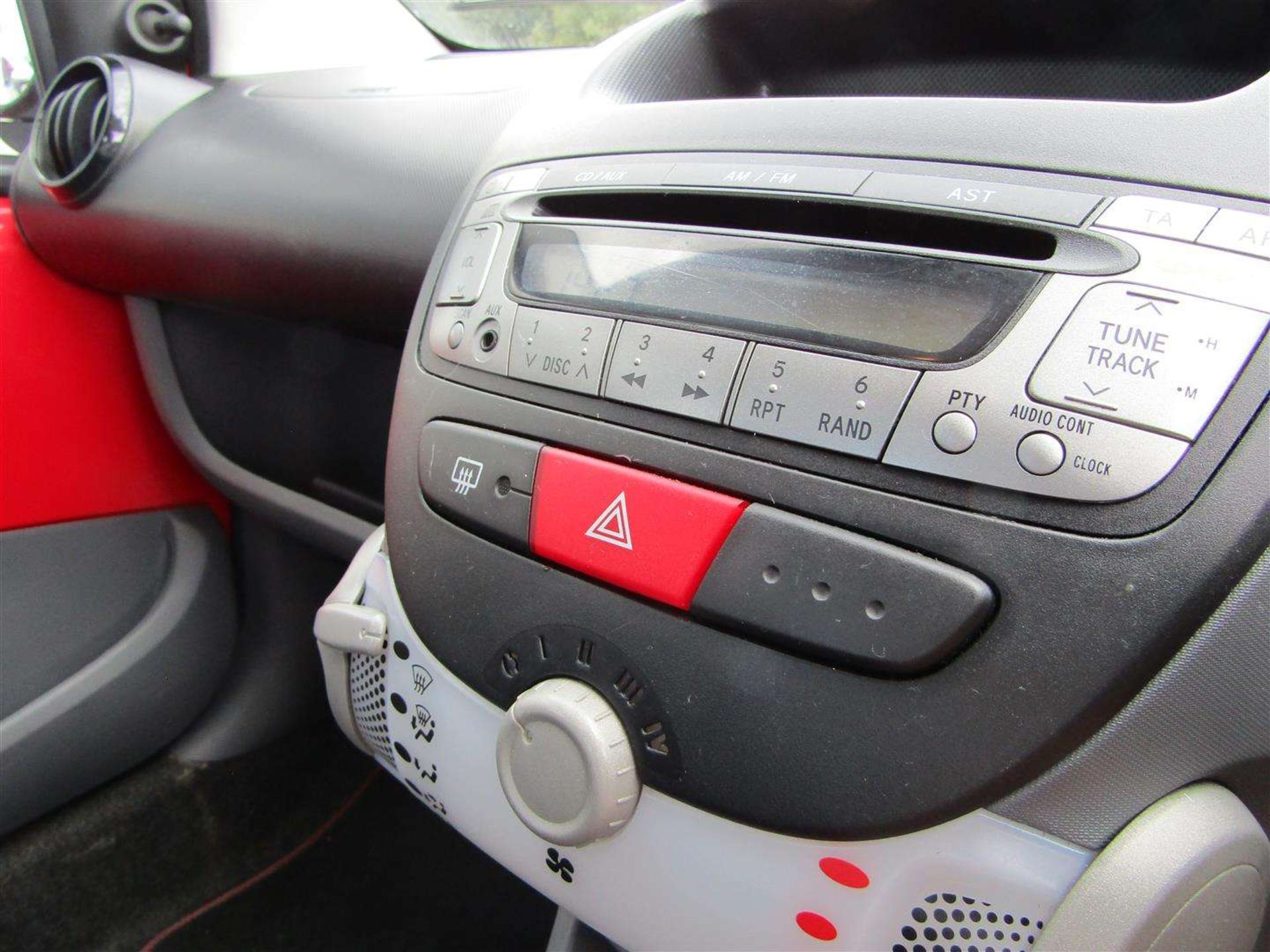 2010 CITROEN C1 VTR+ - Image 23 of 24