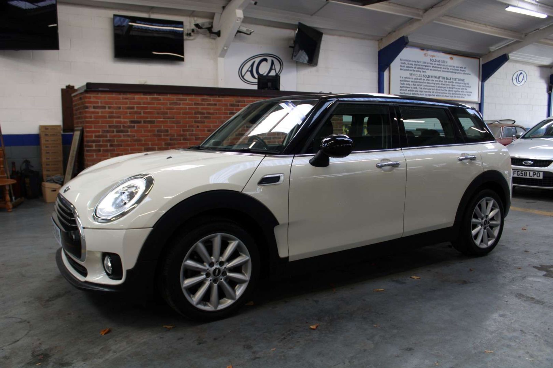 2016 MINI CLUBMAN COOPER