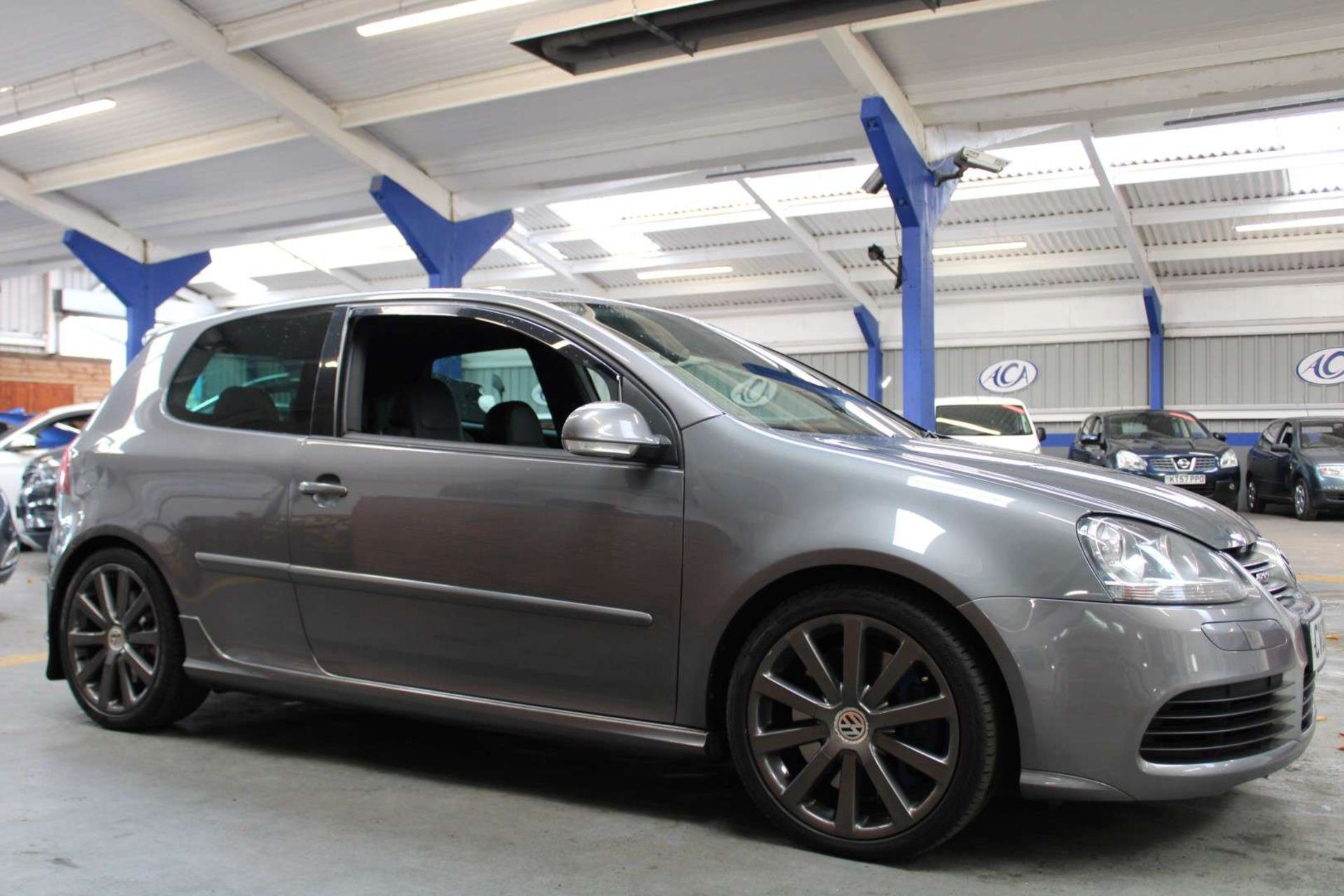 2009 VOLKSWAGEN GOLF R32 - Image 10 of 23