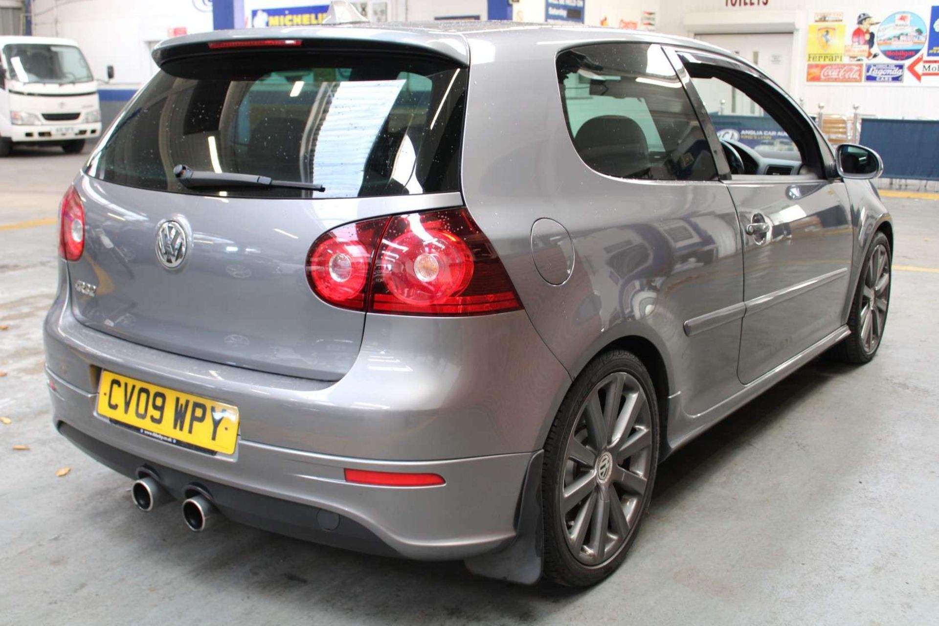 2009 VOLKSWAGEN GOLF R32 - Image 8 of 23