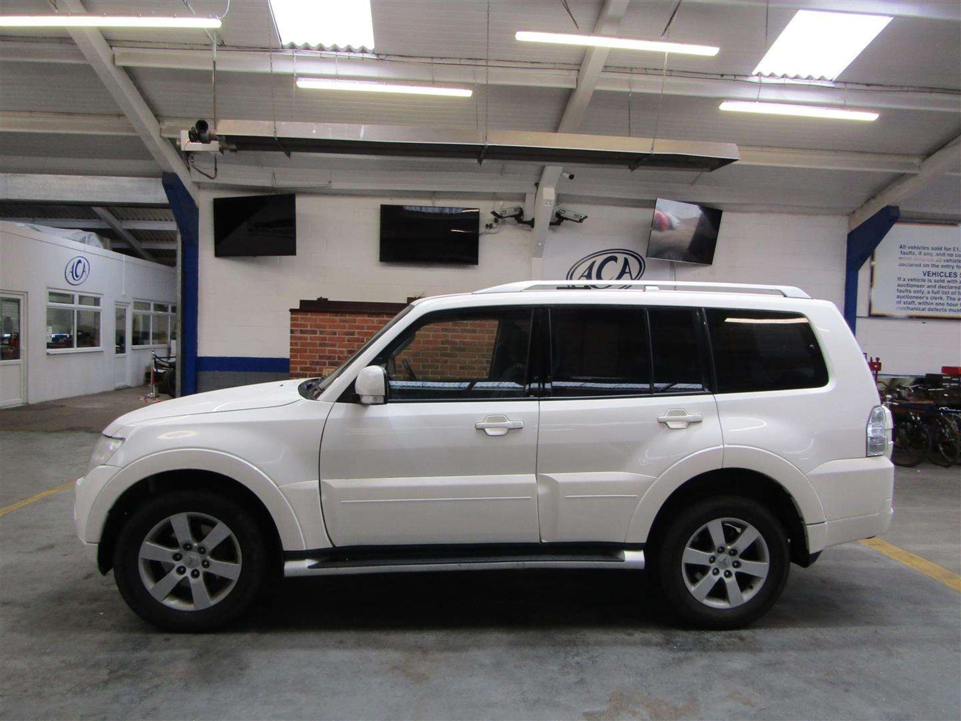 2010 MITSUBISHI SHOGUN EQUIPPE DI-D - Image 2 of 27