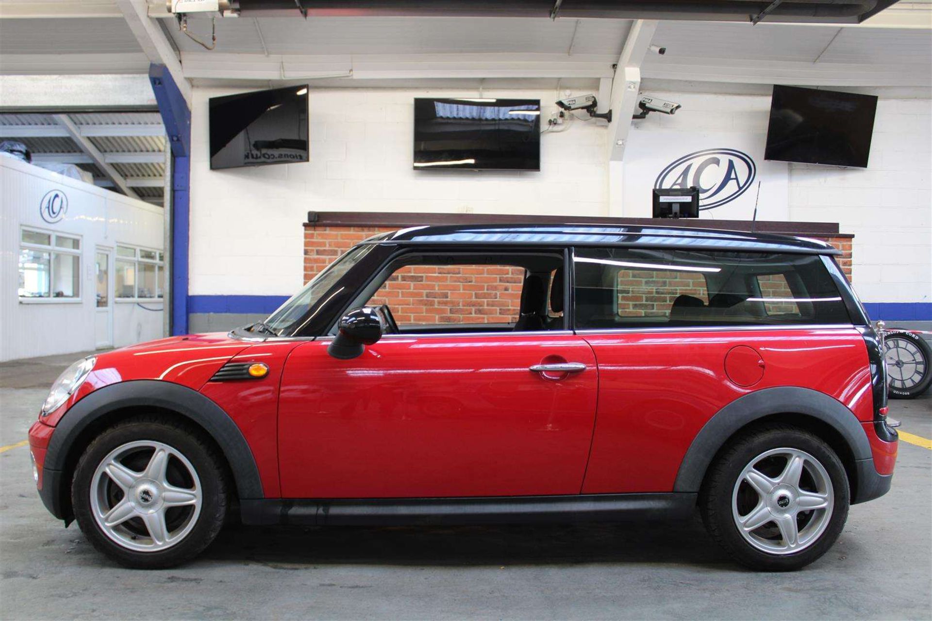 2009 MINI COOPER CLUBMAN - Image 2 of 24