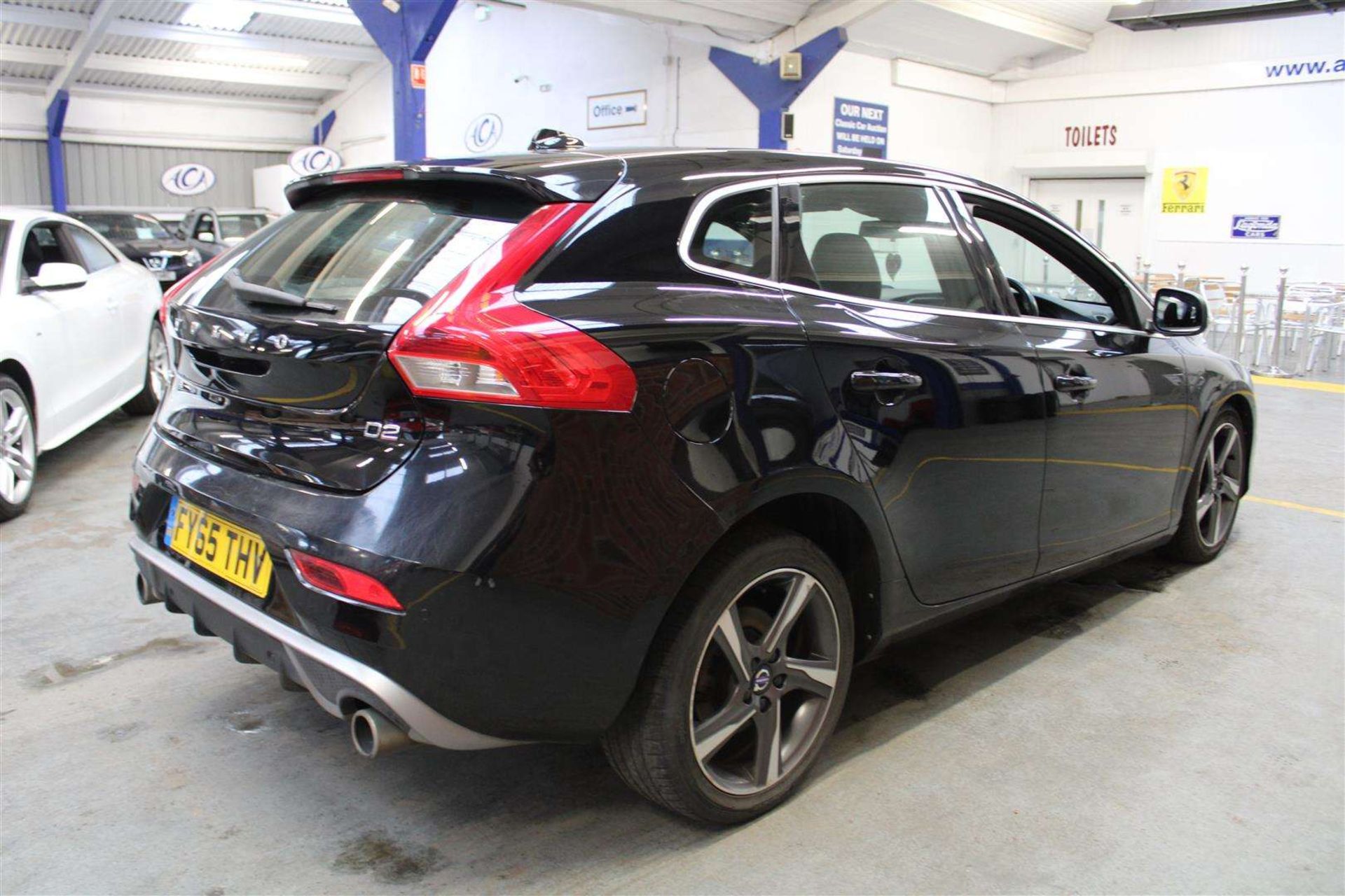 2015 VOLVO V40 R-DESIGN NAV D2 - Image 9 of 24