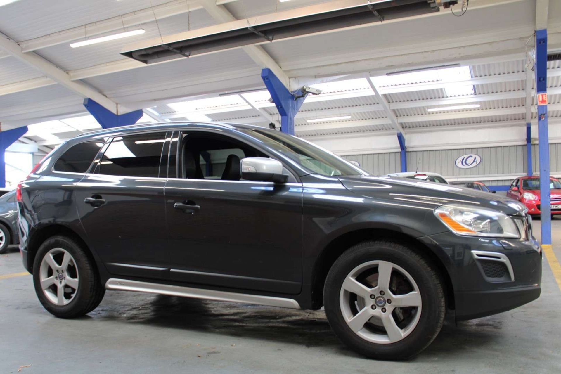 2013 VOLVO XC60 R-DESIGN NAV D4 AWD AUTO - Image 10 of 23