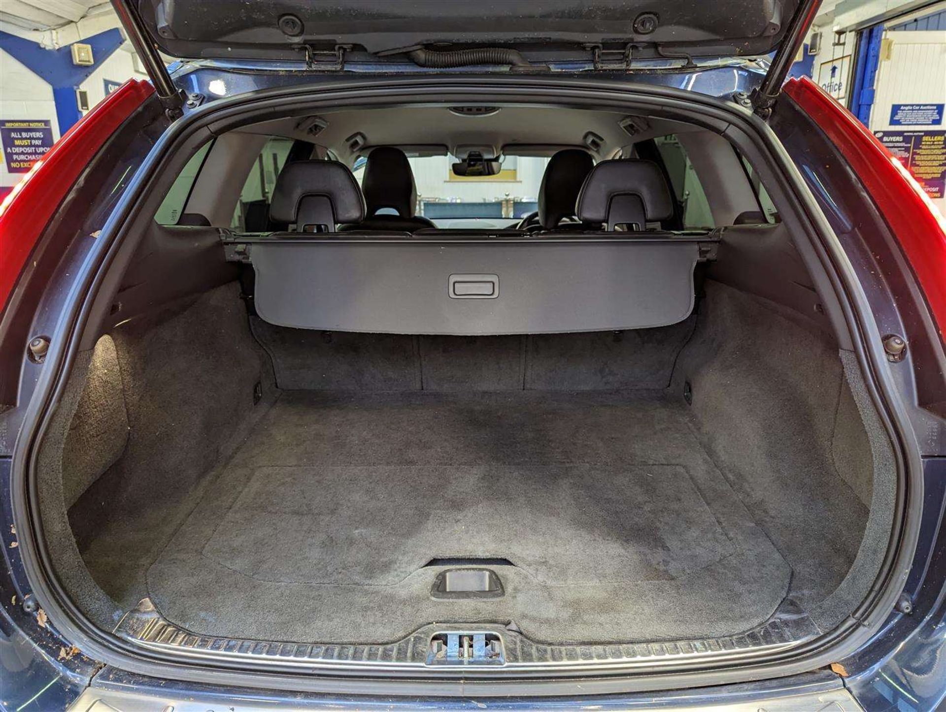 2015 VOLVO XC60 SE LUX NAV D4 AUTO - Image 6 of 27