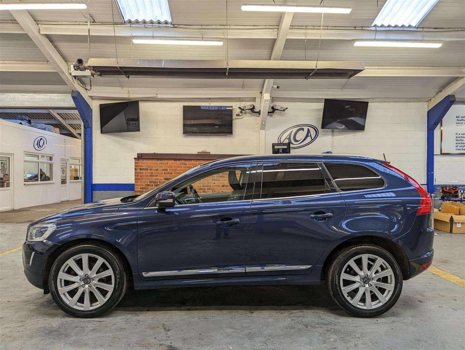 2015 VOLVO XC60 SE LUX NAV D4 AUTO - Image 2 of 27