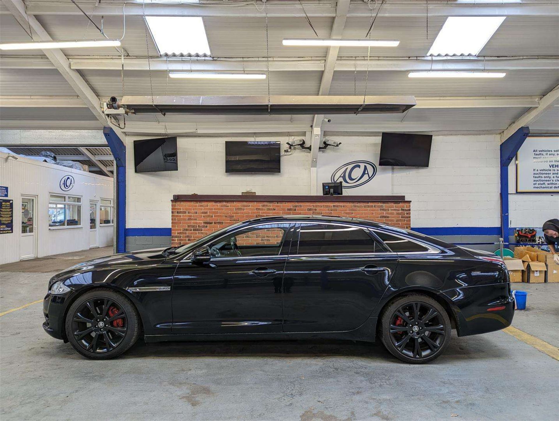 2010 JAGUAR XJ LUXURY V6 D AUTO - Image 2 of 29