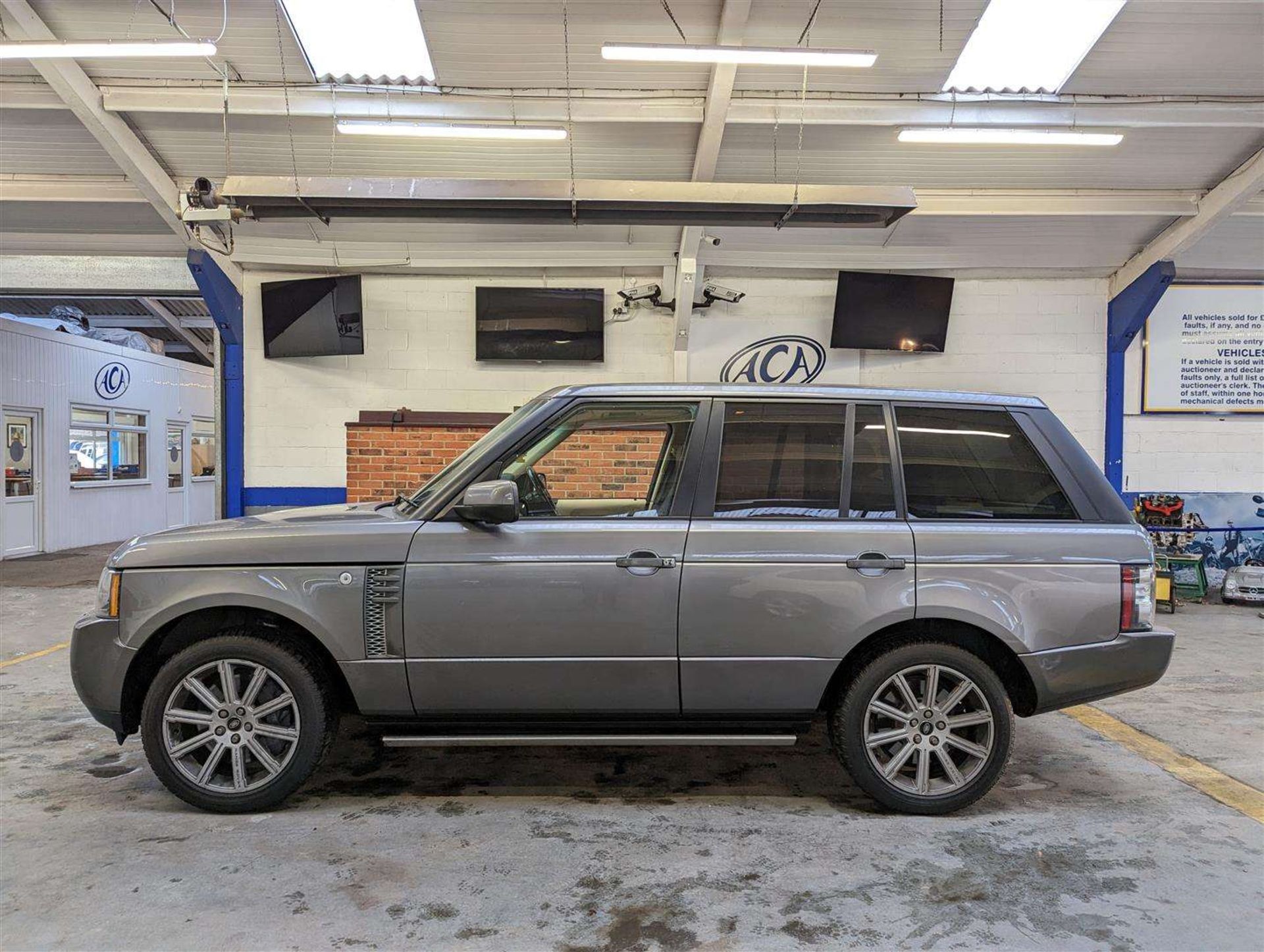 2011 LAND ROVER RANGE ROVER VOGUE TDV8 AUTO - Image 2 of 30