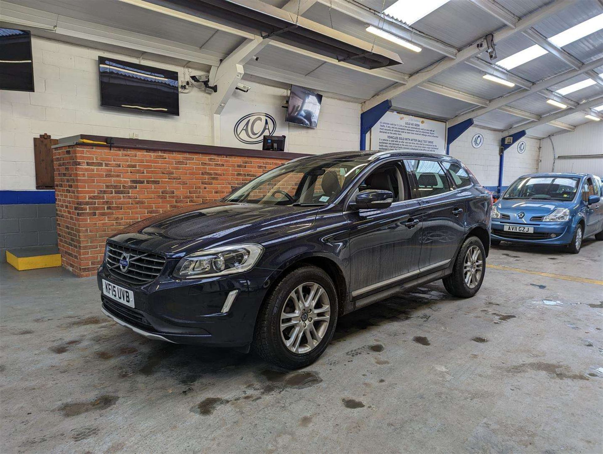 2015 VOLVO XC60 SE LUX NAV D4