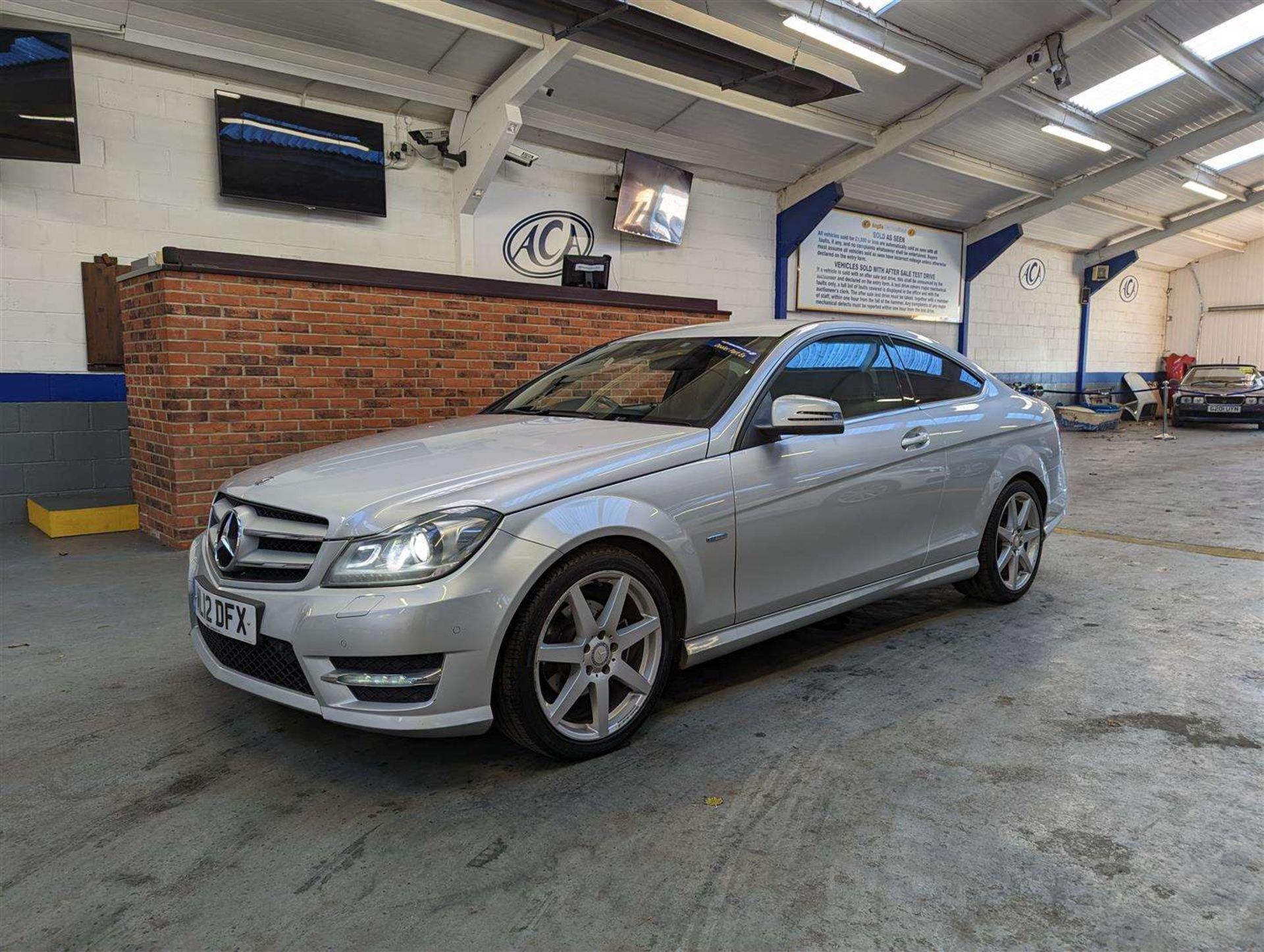 2012 MERCEDES-BENZ C180 AMG SPORT BLUEEFFIENCY AUTO