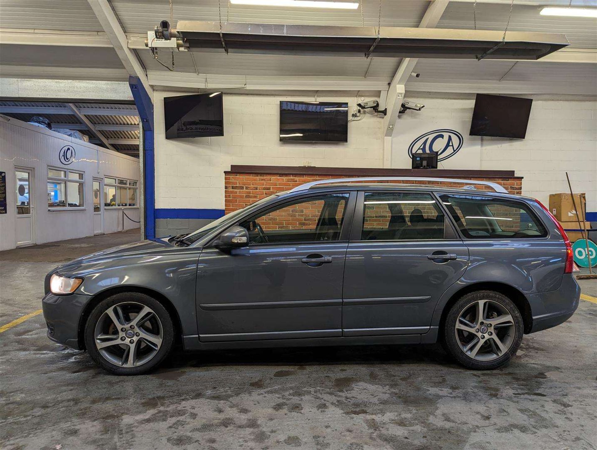 2011 VOLVO V50 SE LUX EDITION DRIVE - Image 2 of 21