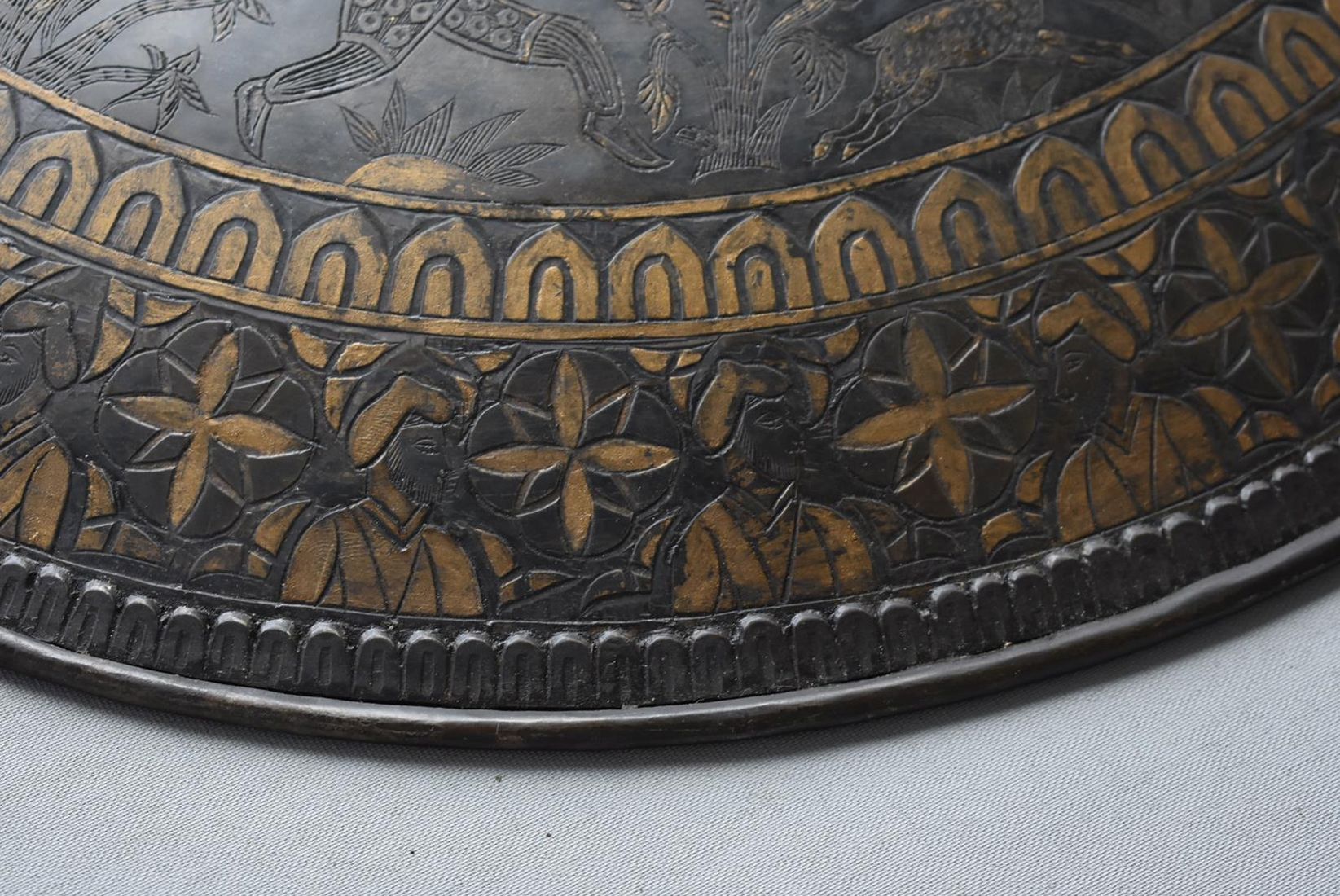 A SIKH INFLUNCED SHIELD OR DHAL, 44cm diameter steel body decorated with hunting scenes amidst - Image 7 of 9