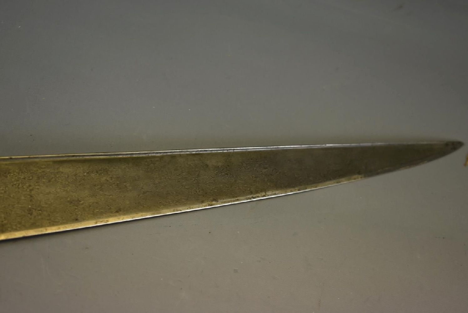 A 19TH CENTURY AFGHAN KHYBER KNIFE, 40cm T-section blade of black Wootz damascus, decorated with a - Image 5 of 9
