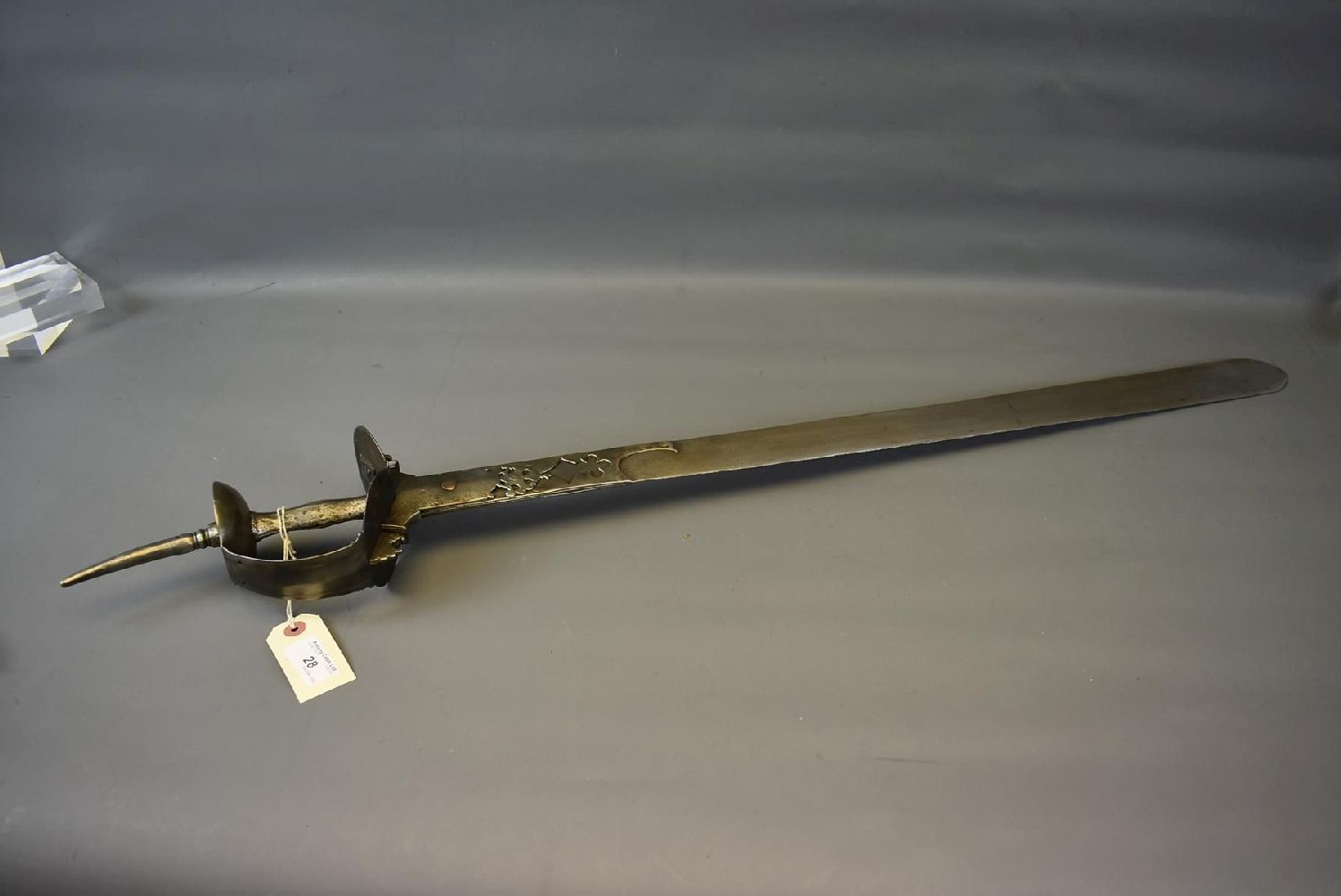 A LATE 18TH CENTURY NORTH INDIAN KHANDA OR SWORD, 74cm blade broadening to a rounded tip, - Image 2 of 11