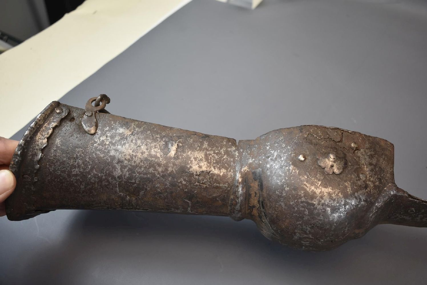 A LATE 18TH CENTURY INDIAN PATA OR SWORD, 96cm blade with riveted reinforcing straps at the forte, - Image 4 of 8