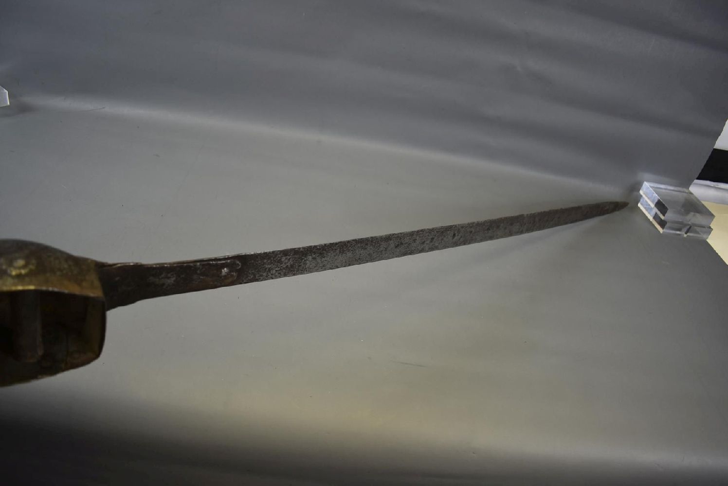 A LATE 18TH CENTURY INDIAN PATA OR SWORD, 96cm blade with riveted reinforcing straps at the forte, - Image 7 of 8