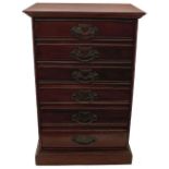 AN EARLY 20TH CENTURY MAHOGANY COLLECTOR'S CABINET, the moulded edge top above six graduated drawers