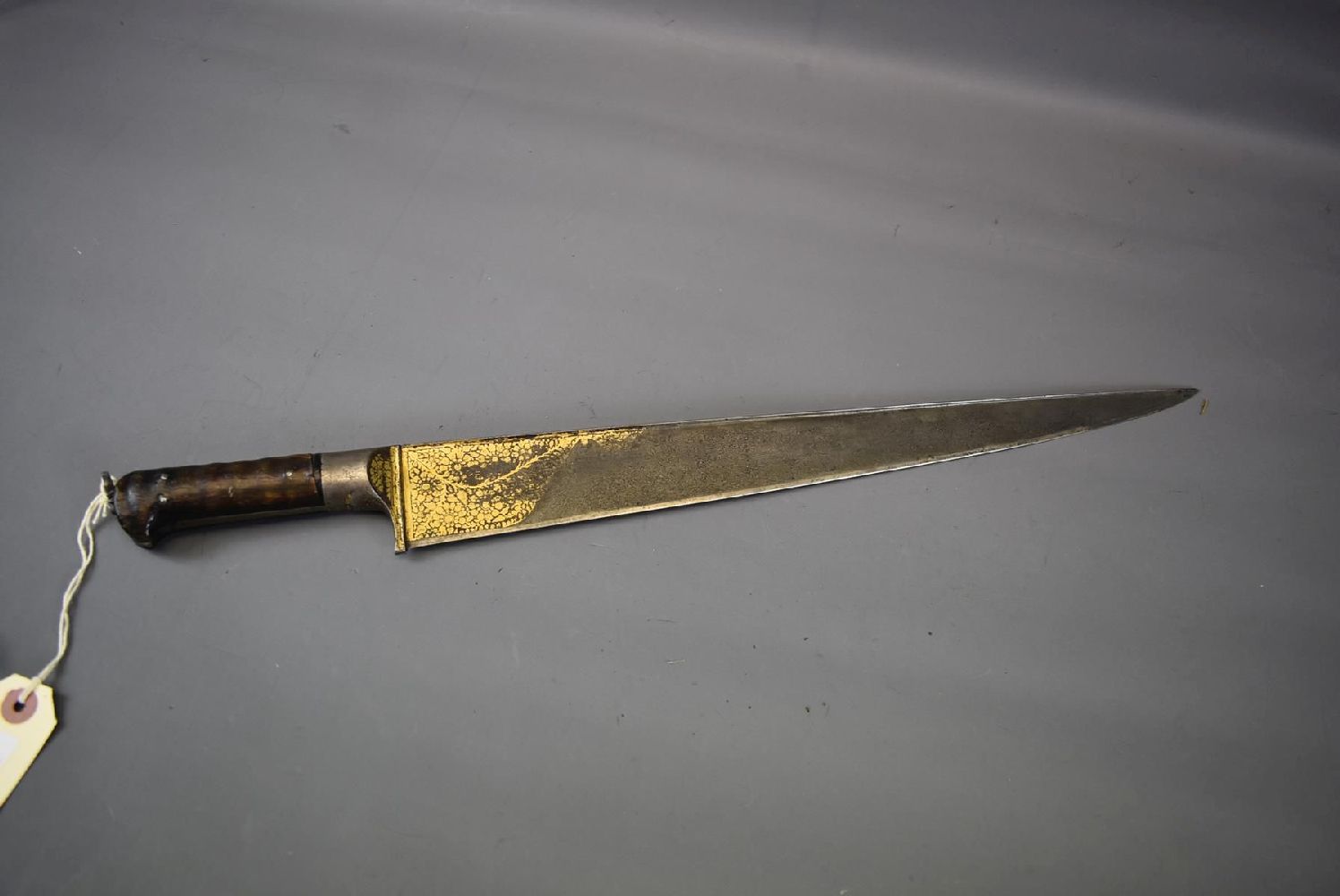 A 19TH CENTURY AFGHAN KHYBER KNIFE, 40cm T-section blade of black Wootz damascus, decorated with a - Image 2 of 9