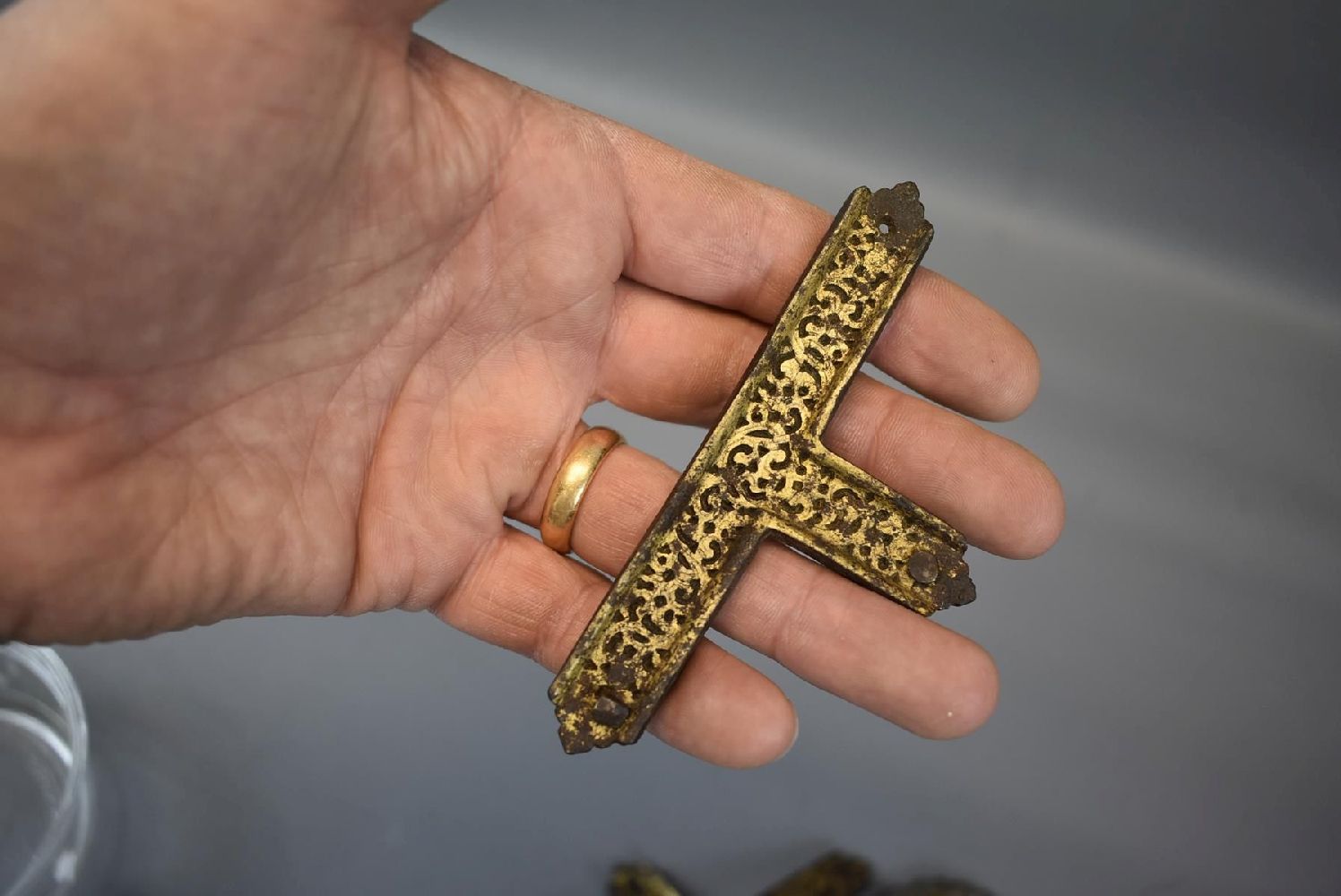 SIX VARIOUS TIBETAN HARNESS MOUNTS, four decorated with dragons amidst foliage in gilt and white - Image 15 of 16