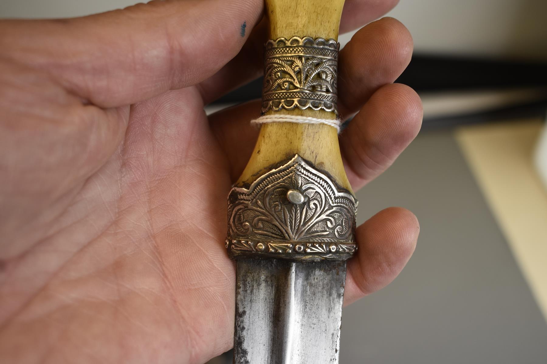 AN UNUSUAL 19TH CENTURY SILVER MOUNTED ARAB JAMBIYA OR DAGGER, 14.5cm curved double edged blade with - Image 8 of 13
