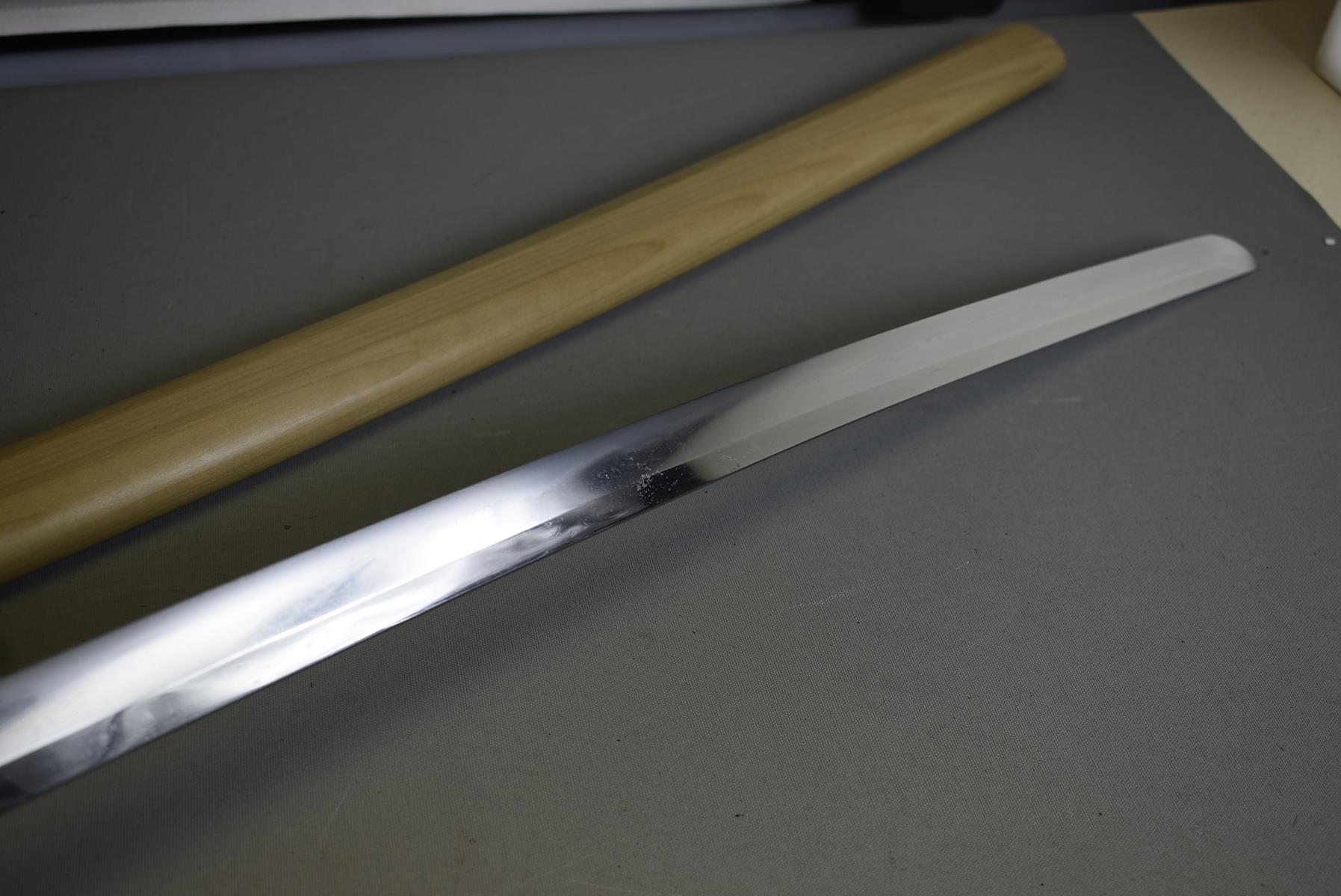 A KATANA BLADE, 65.6cm long, Shinto, two mekugi-ana, ubu, midare hamon with sunagashi, masame - Image 7 of 10