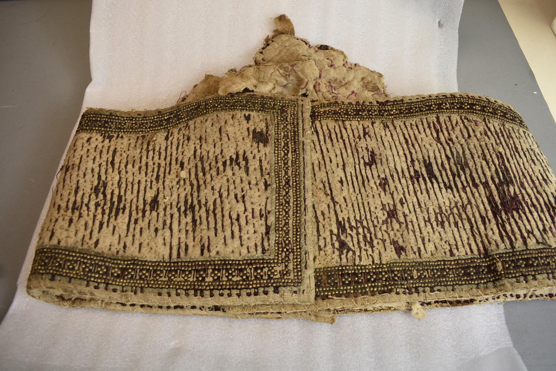 A VERY RARE 19TH CENTURY INDIAN RAJPUT FABRIC BODY ARMOUR, of characteristic cummerbund form, the - Image 5 of 15
