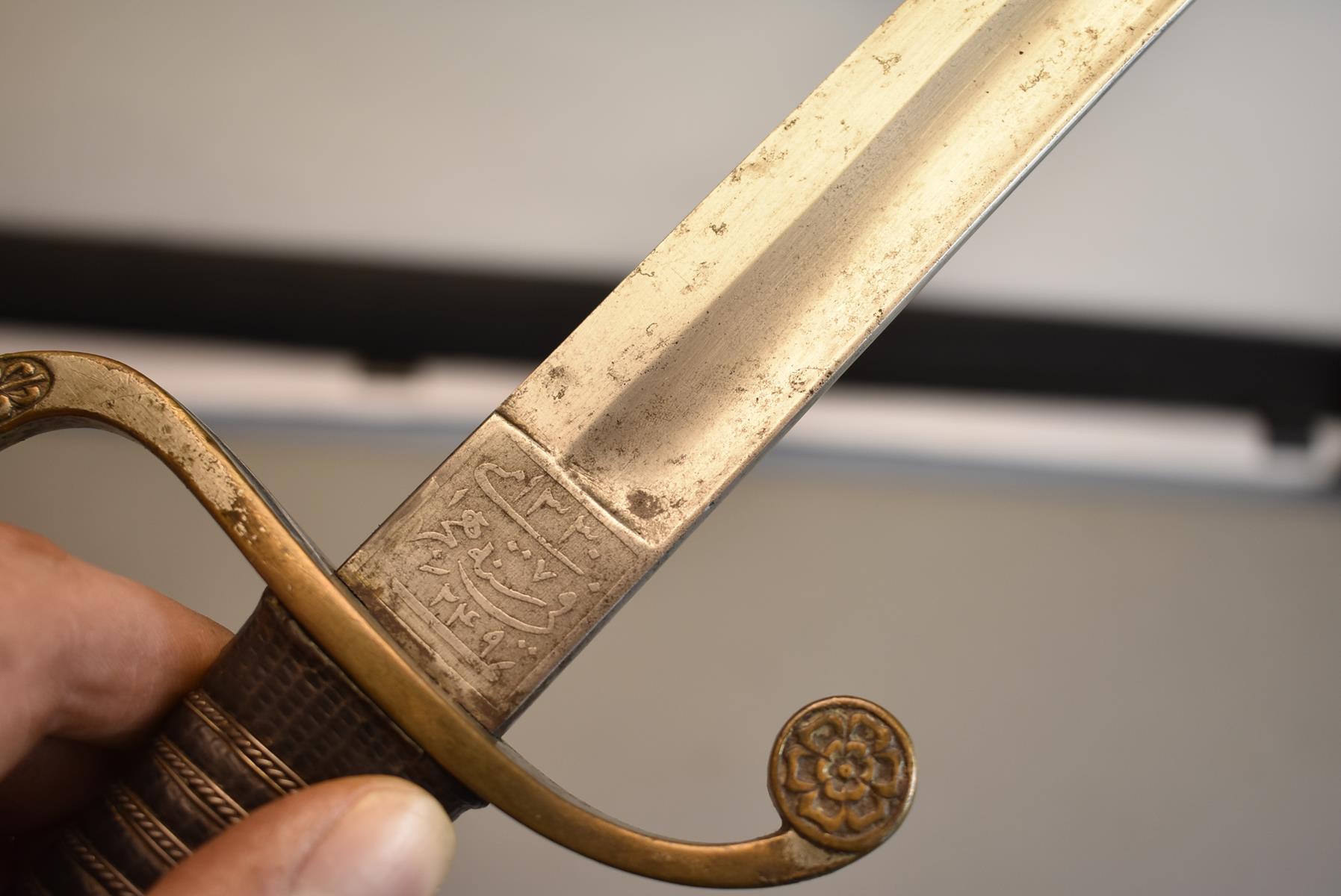 A PERSIAN OFFICER'S SABRE, 84cm curved fullered blade etched with panels of calligraphy to either - Image 5 of 8