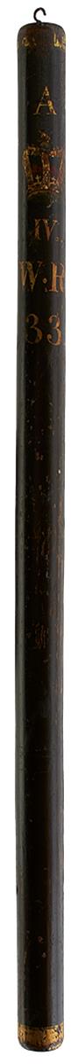 A SCOTTISH WIVR EDINBURGH POLICE OFFICER'S NIGHT STICK, 68.5cm tapering wooden body with a gilt