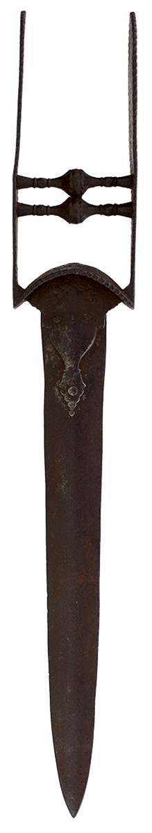 A LATE 17TH OR EARLY 18TH CENTURY DECCAN INDIAN KATAR OR DAGGER, 35.5cm blade with short shaped