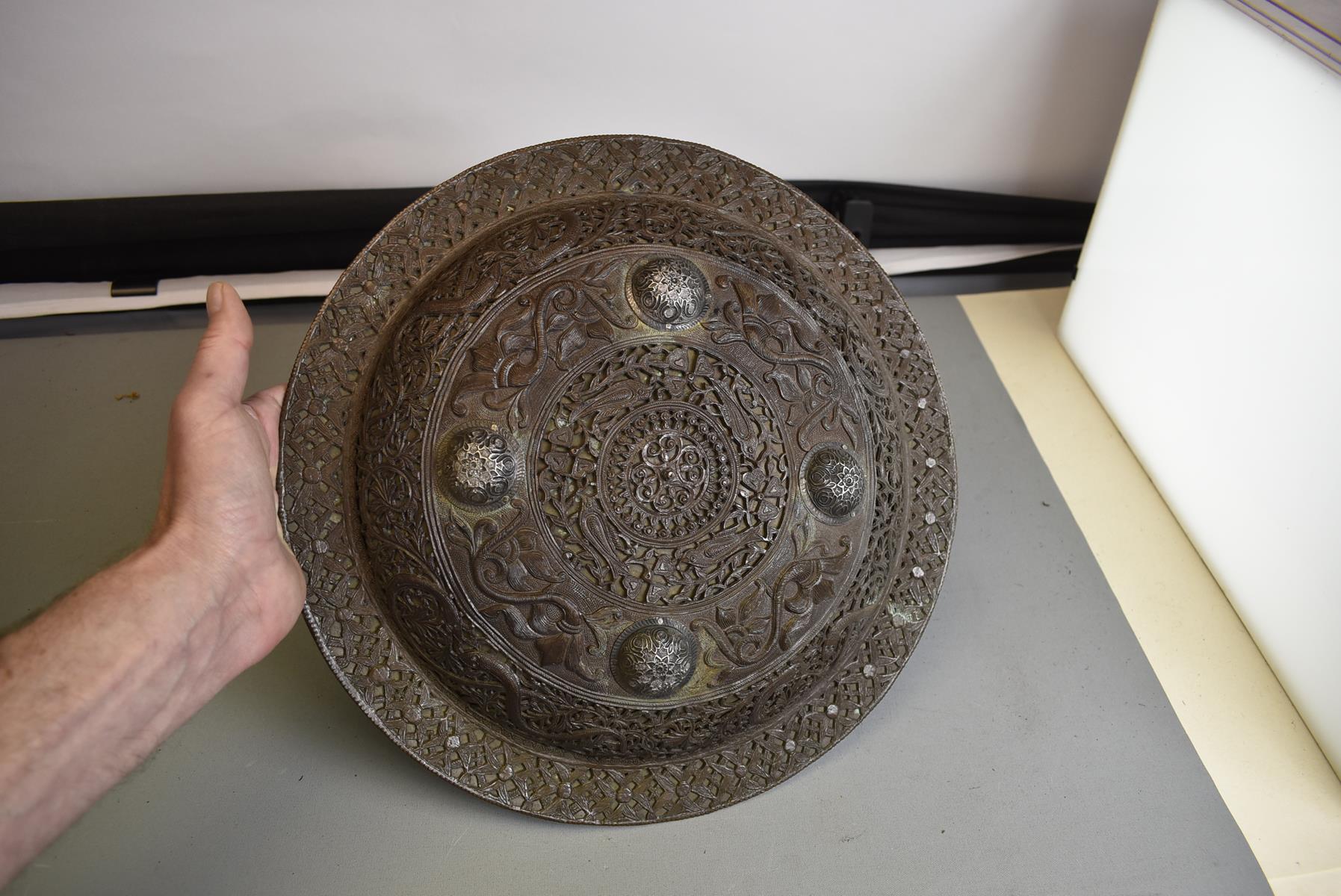 A FINE OTTOMAN DHAL OR SHIELD, 35.5cm diameter body overlaid with a finely pierced outer decorated - Image 4 of 9