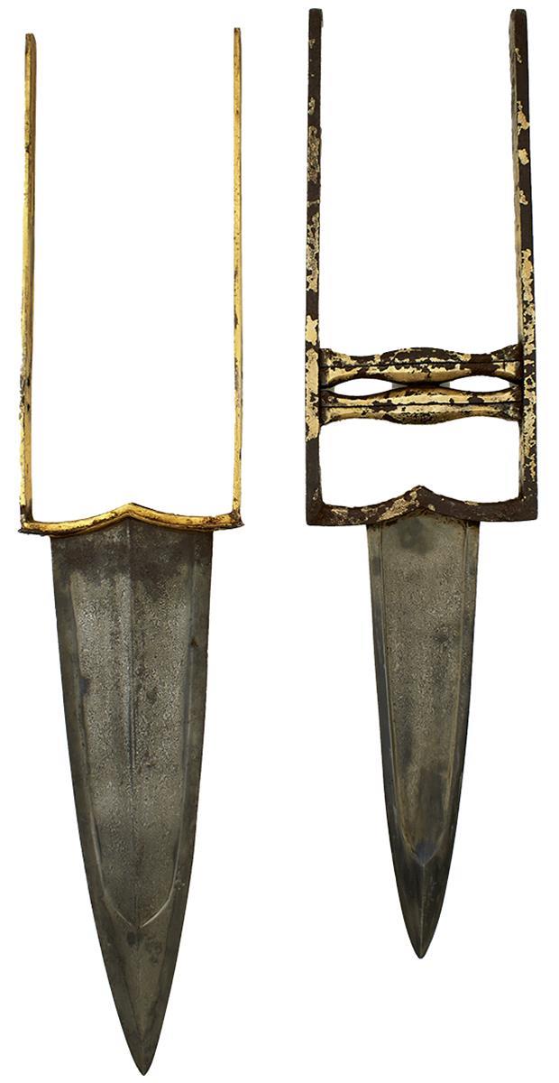 A RARE 18TH CENTURY MUGHAL INDIAN WOOTZ DOUBLE SLIDING KATAR SET, 21.75cm shallow double fullered - Image 2 of 15