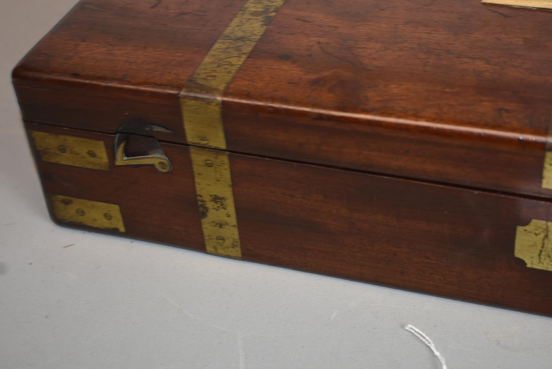 A CAMPAIGN BOX FITTED FOR A PAIR OF PISTOLS, the brass bound mahogany case with later pink velvet - Image 5 of 7