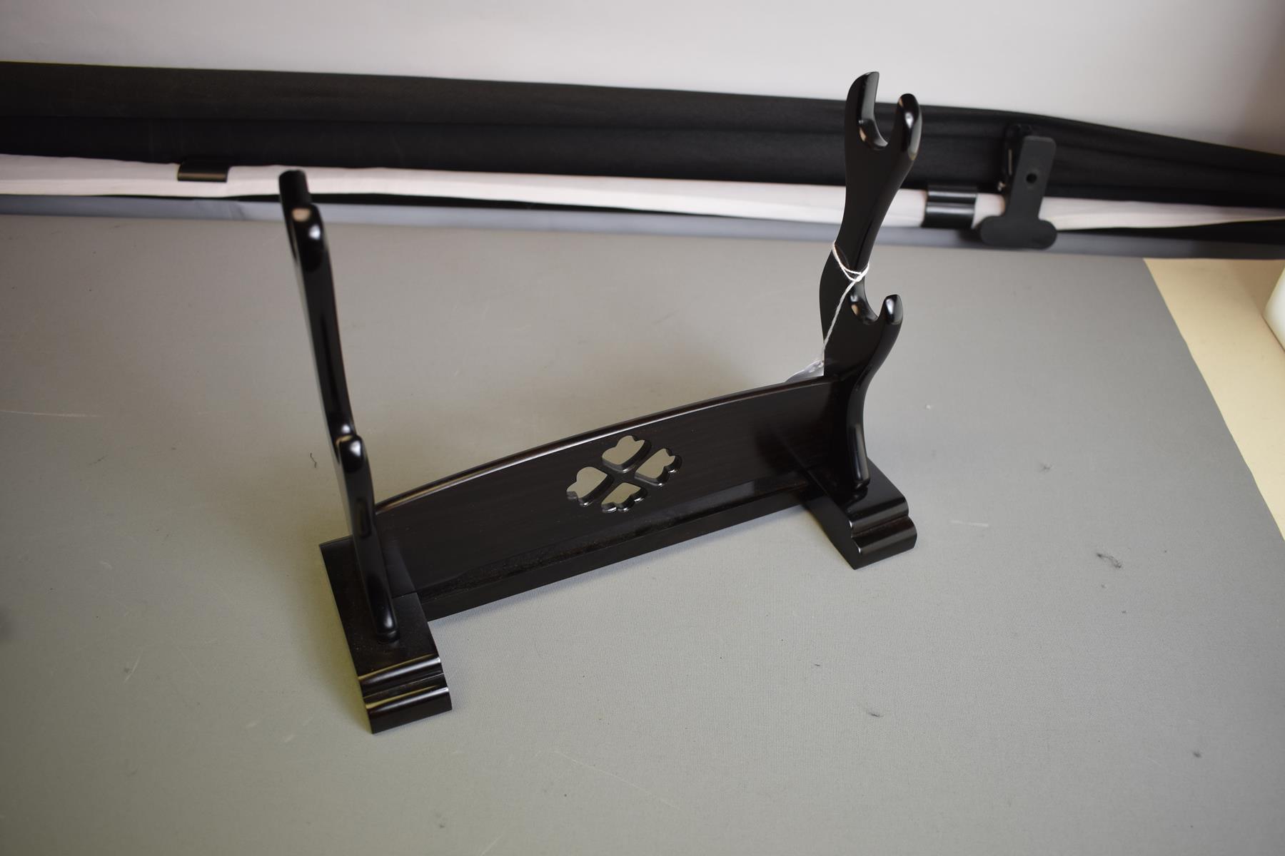 A FINELY MADE MODERN JAPANESE SWORD STAND OR KAKE, built from polished black hardwood and designed - Image 2 of 4