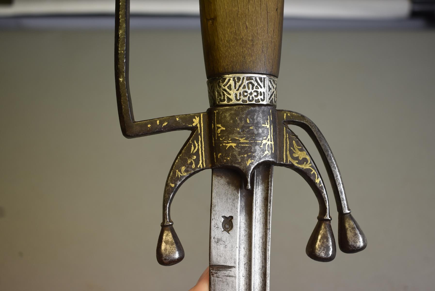 A 19TH CENTURY MOROCCAN NIMCHA OR SWORD, 86.5cm double fullered blade incised with various - Bild 8 aus 11