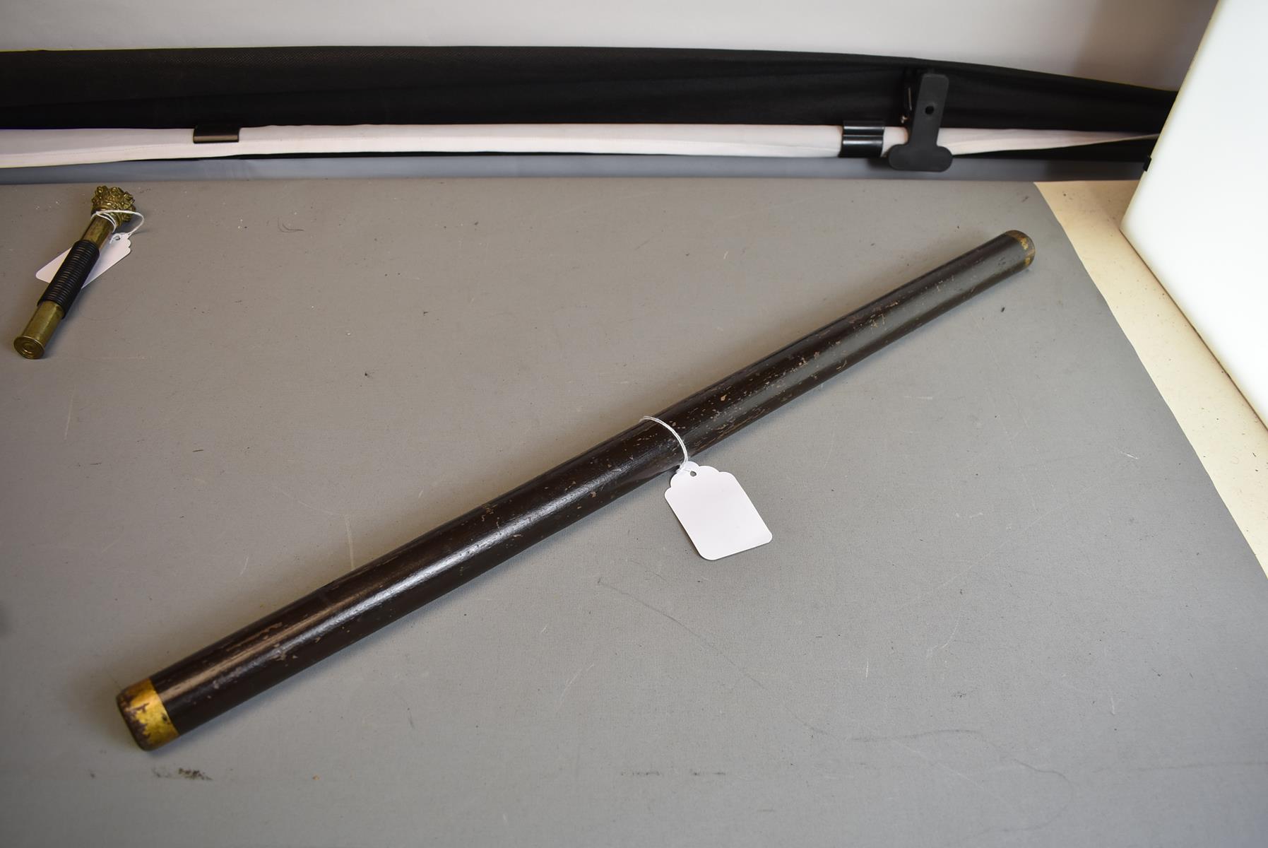 A SCOTTISH WIVR EDINBURGH POLICE OFFICER'S NIGHT STICK, 68.5cm tapering wooden body with a gilt - Image 2 of 6