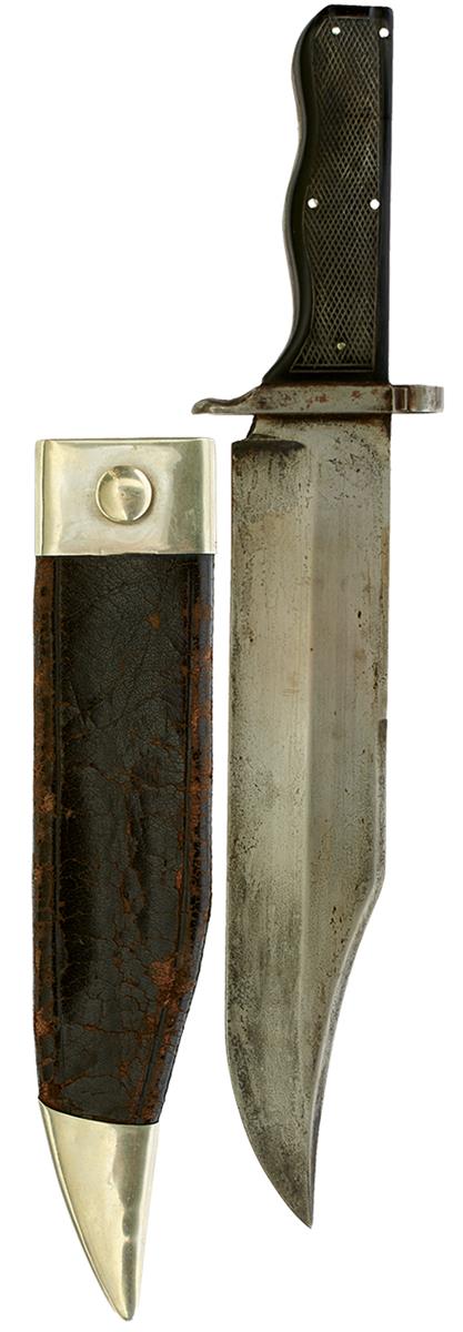 A SCARCE BAYONET BOWIE KNIFE, 25.5cm clipped back blade etched with scrolling foliage to the left