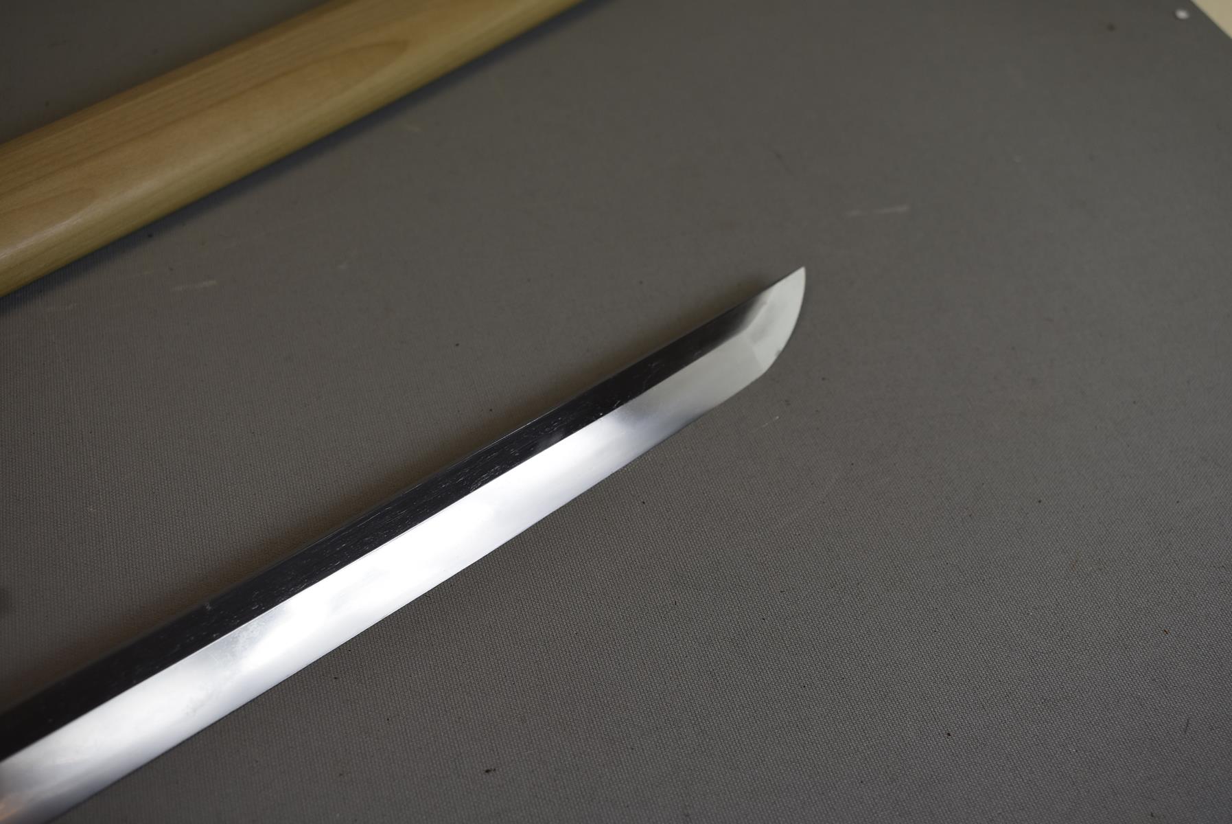 A KATANA BLADE, 65.6cm long, Shinto, two mekugi-ana, ubu, midare hamon with sunagashi, masame - Image 3 of 10