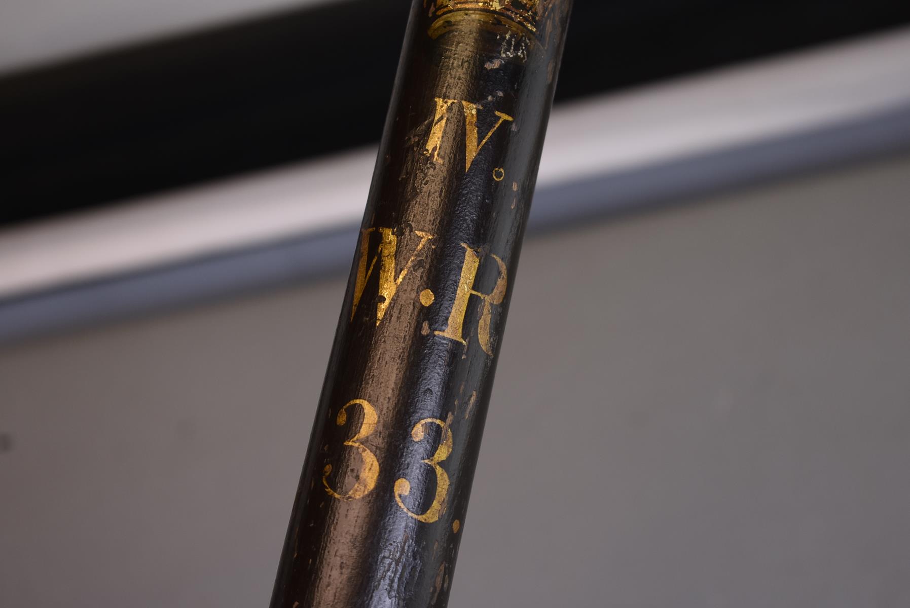 A SCOTTISH WIVR EDINBURGH POLICE OFFICER'S NIGHT STICK, 68.5cm tapering wooden body with a gilt - Image 5 of 6