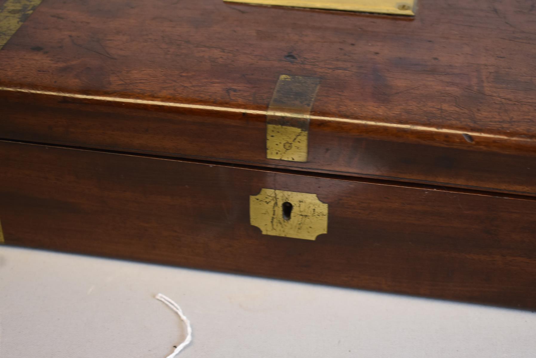 A CAMPAIGN BOX FITTED FOR A PAIR OF PISTOLS, the brass bound mahogany case with later pink velvet - Image 4 of 7