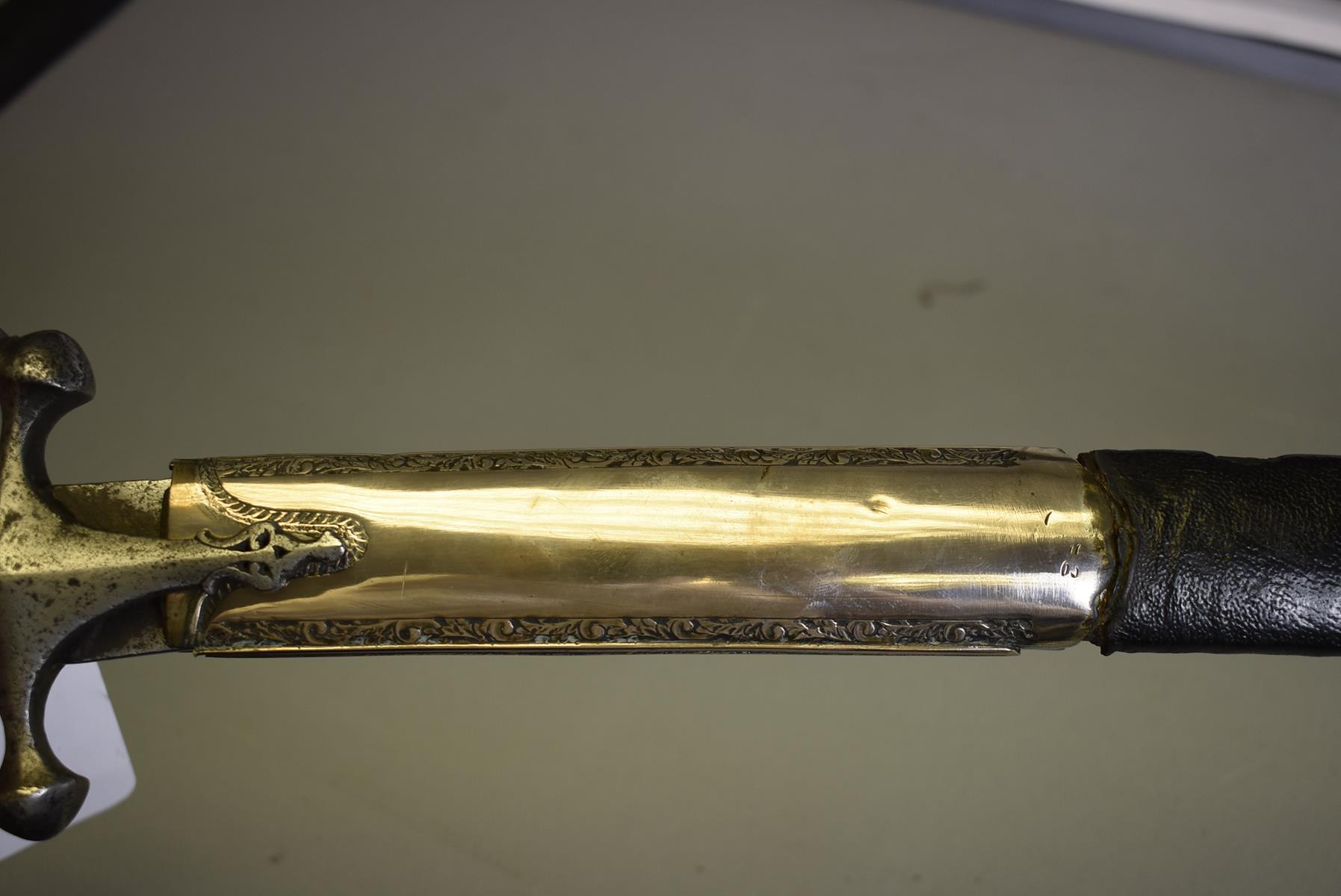 AN 18TH CENTURY INDIAN TULWAR, 76.5 sharply curved blade, characteristic steel hilt with shaped - Image 6 of 11